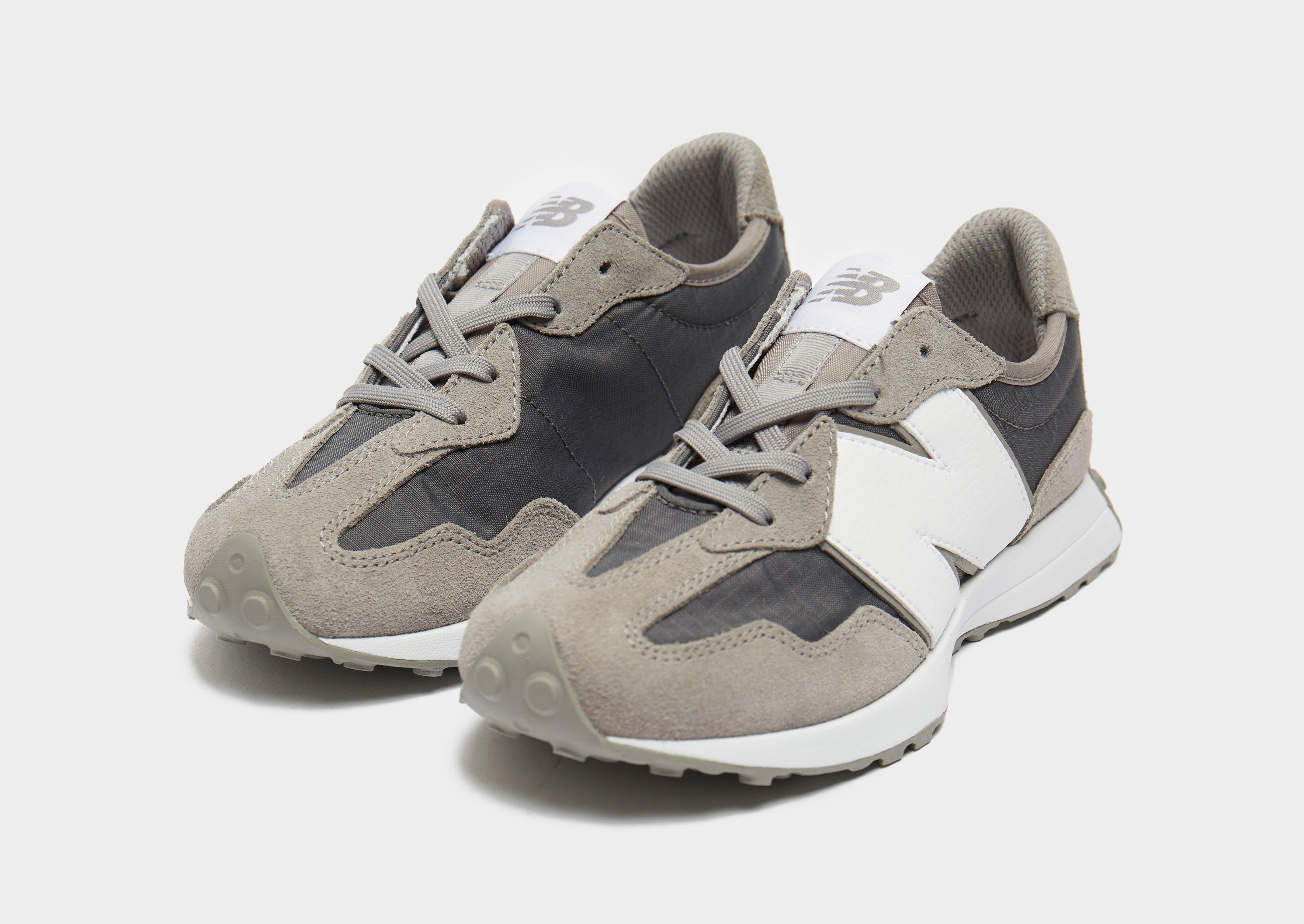 New Balance 327 in Grau