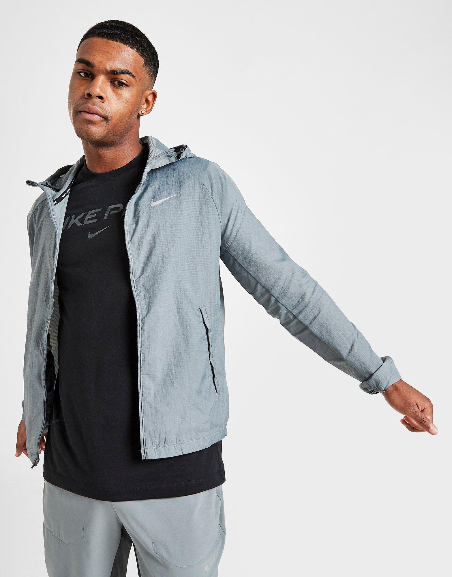 nike essential running jacket