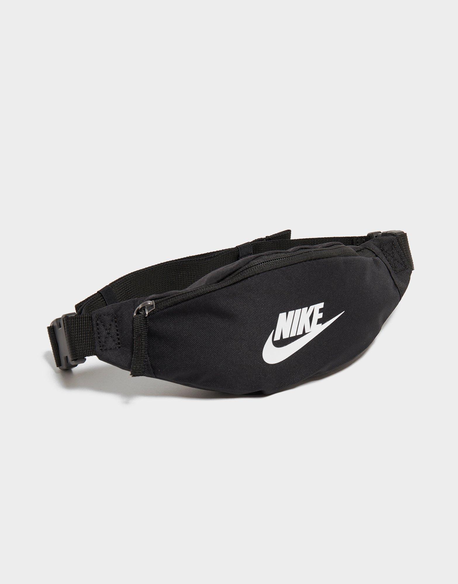 embarazada a tiempo Cocinando Compra Nike riñonera Small en Negro