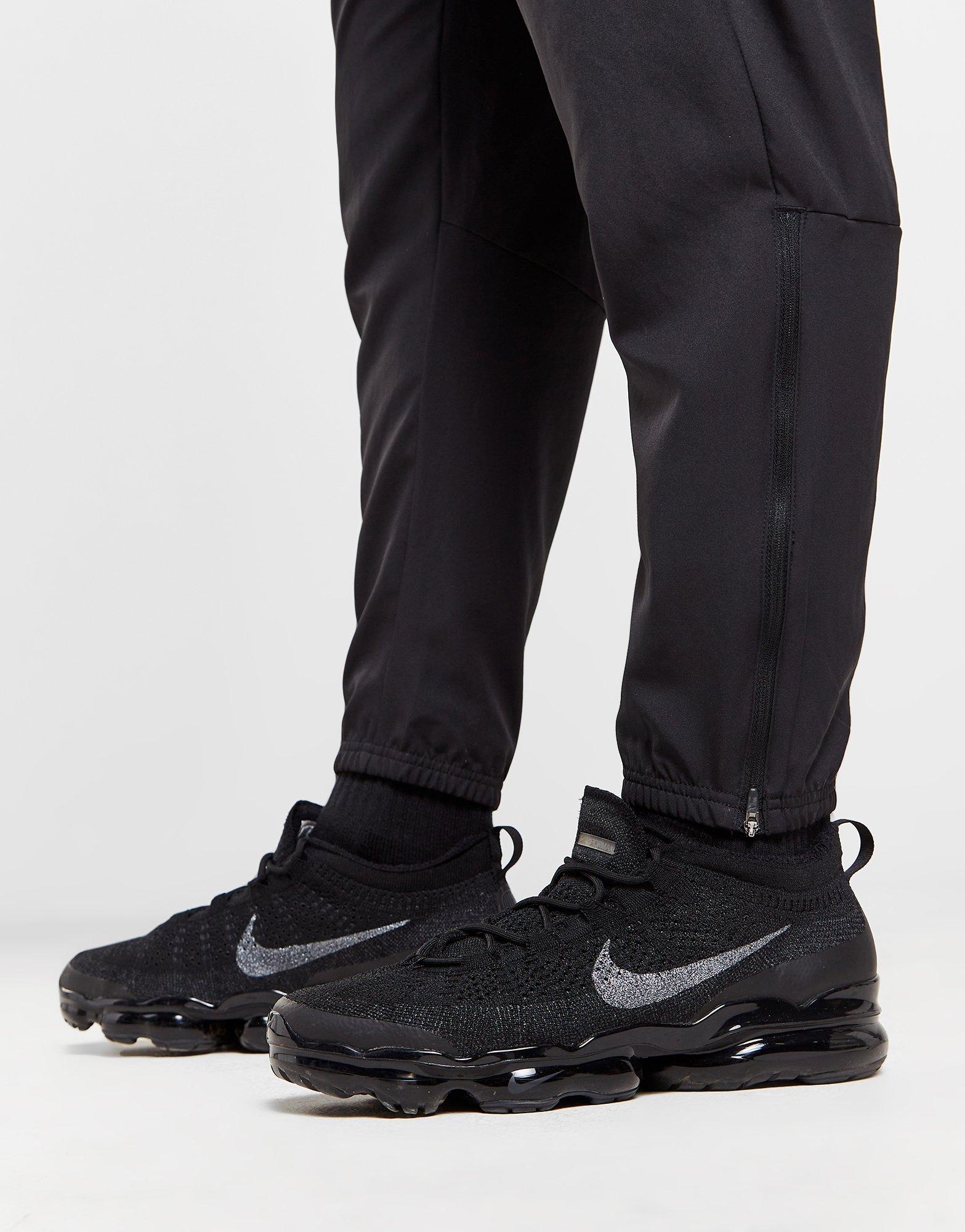 NIKE Challenger Solid Men Black Track Pants - Buy NIKE Challenger Solid Men  Black Track Pants Online at Best Prices in India