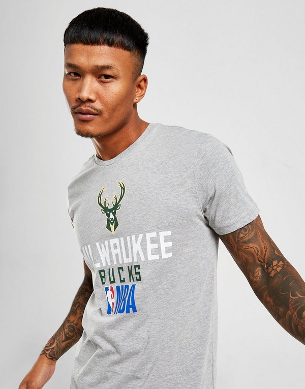 New Era Nba Milwaukee Bucks Stack T Shirt Herren Grau Jd Sports