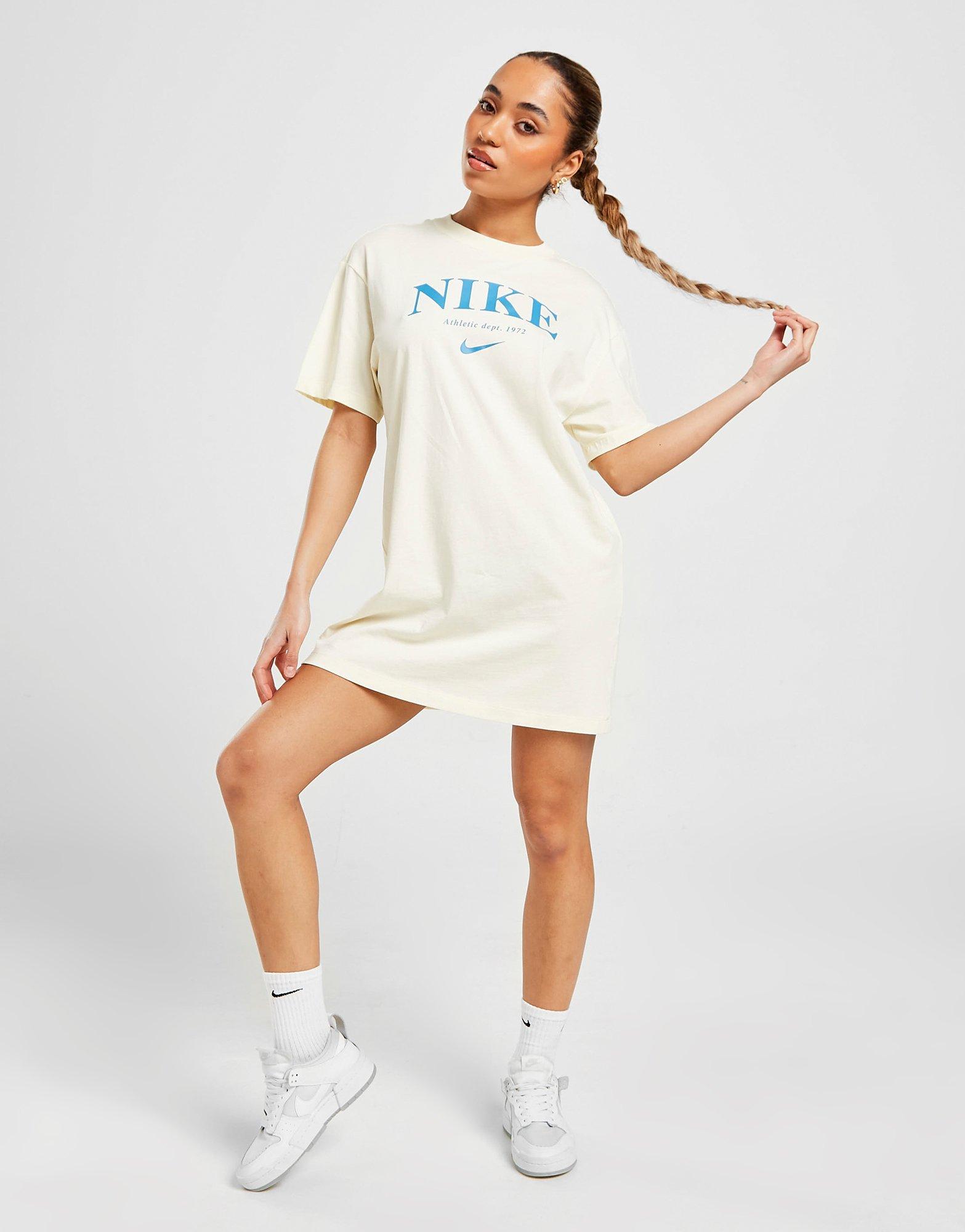 Nike Sportswear Short Sleeve Graphic Dress