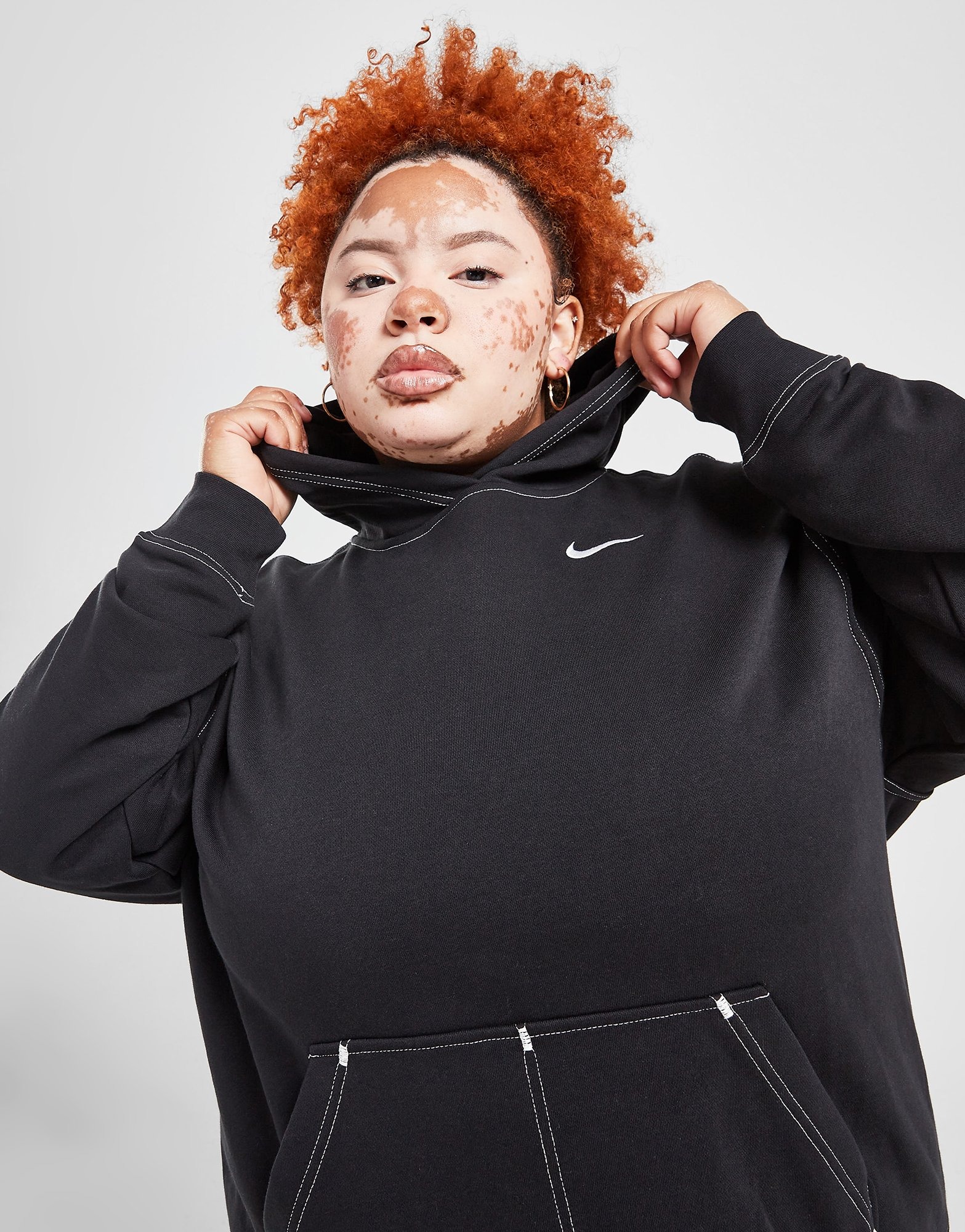 nike-swoosh-plus-size-hoodie-damen-schwarz-jd-sports-sterreich