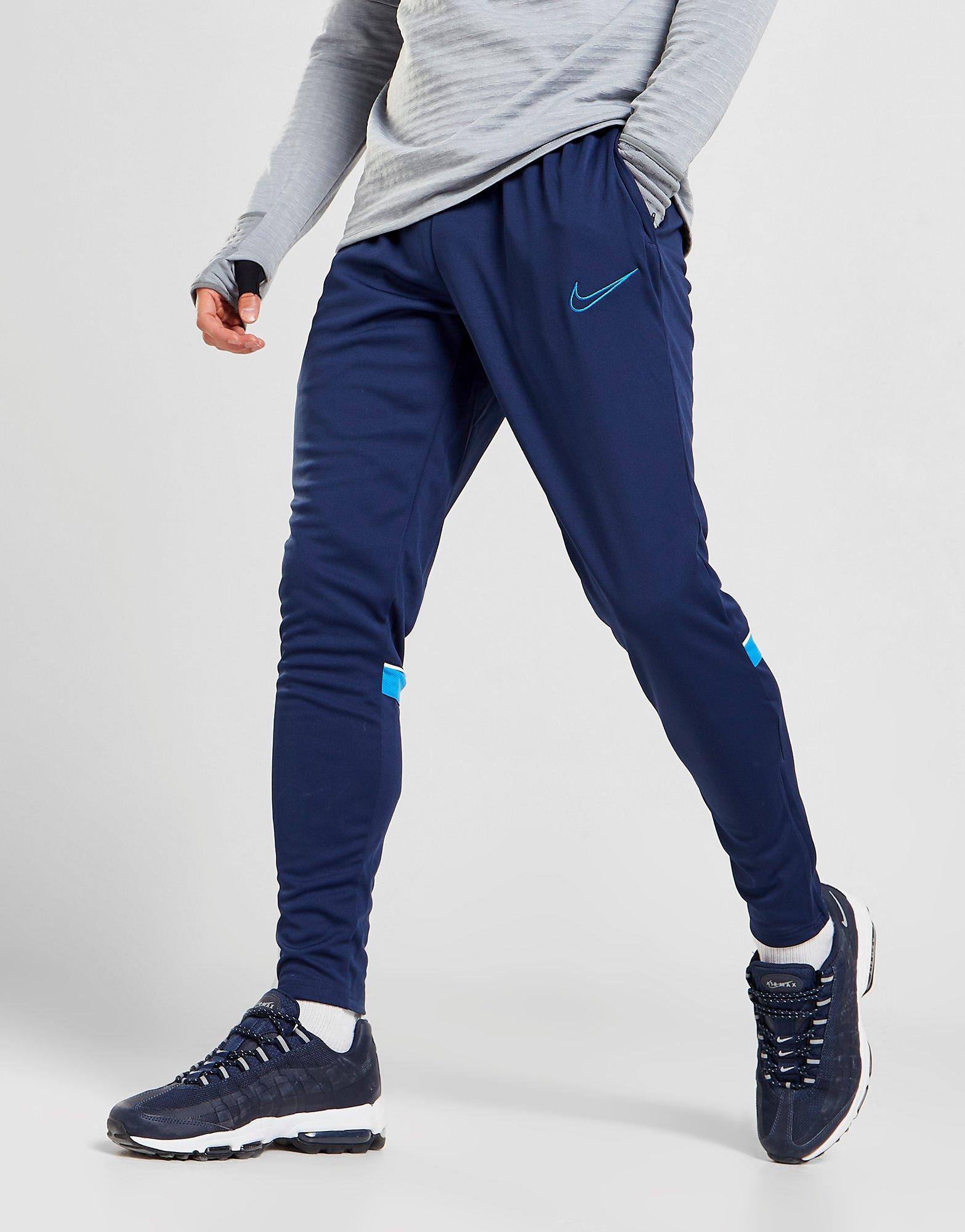 invadir Inicialmente marco Nike pantalón de chándal Academy Essential en Blanco | JD Sports España