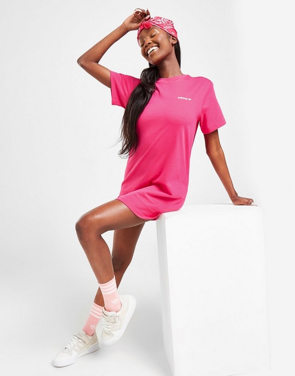 adidas Originals Linear T-Shirt Dress en Rosa | Sports España