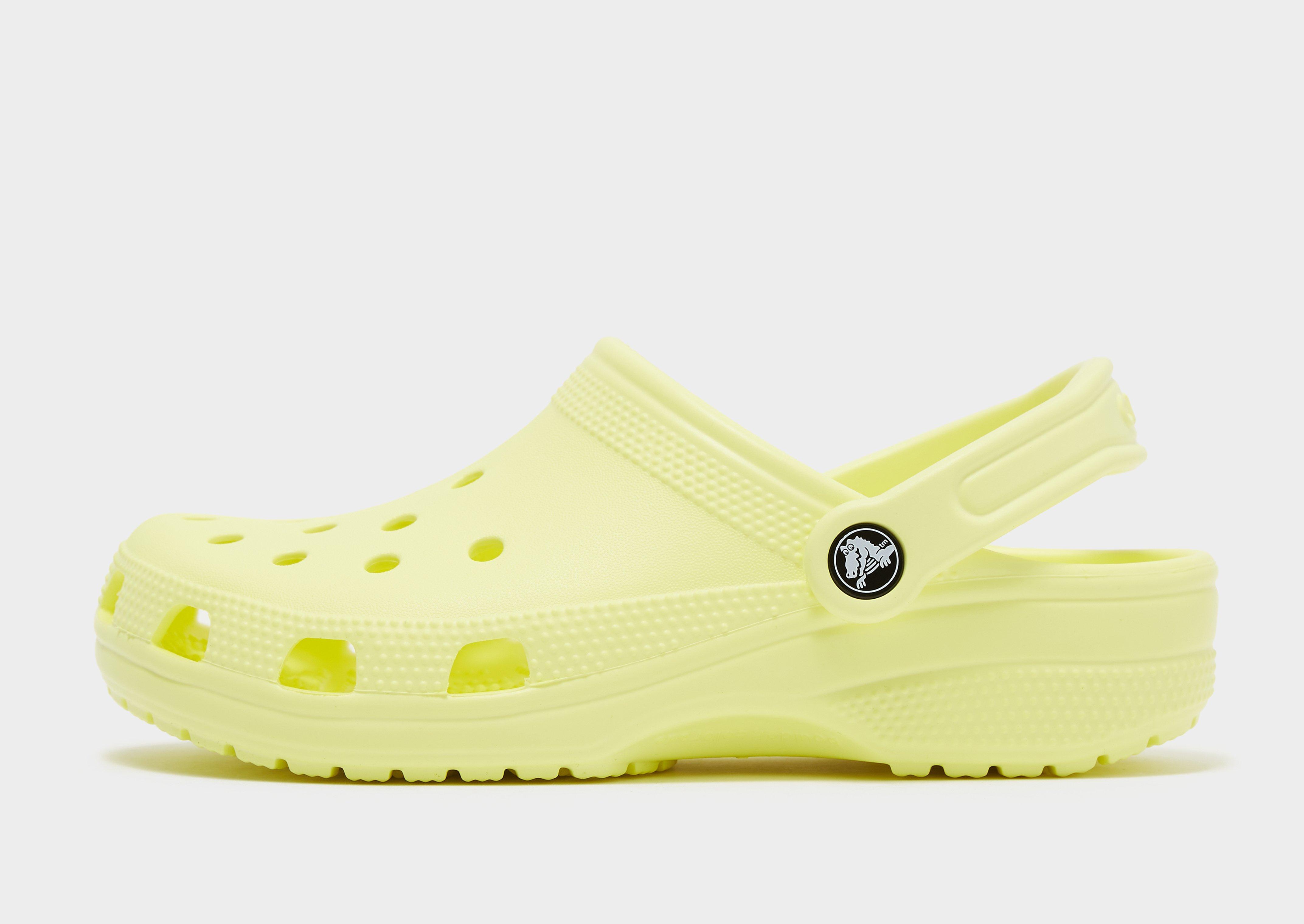 shoe carnival yellow crocs