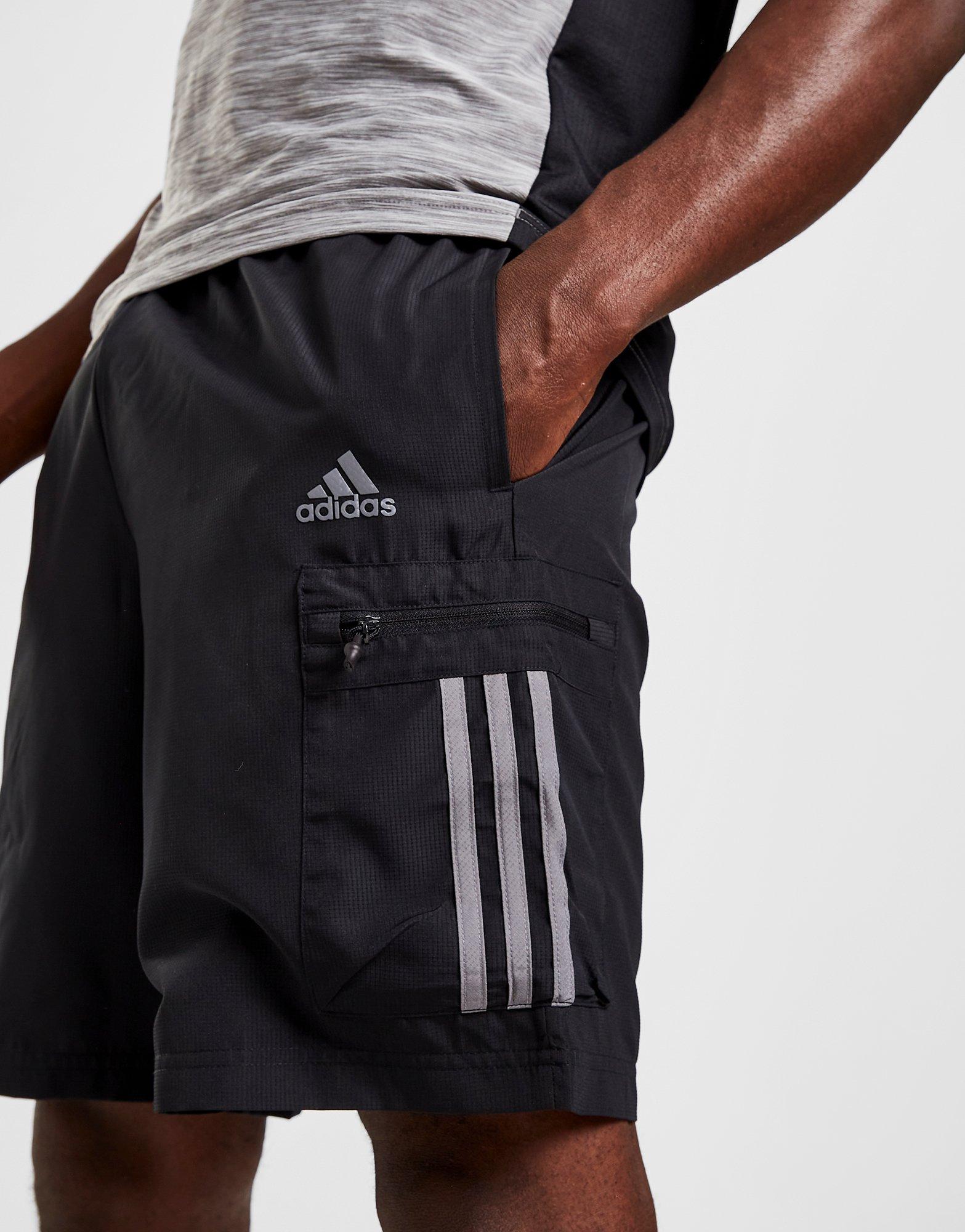 afsnit announcer ifølge Black adidas Badge of Sport Cargo Shorts | JD Sports Global