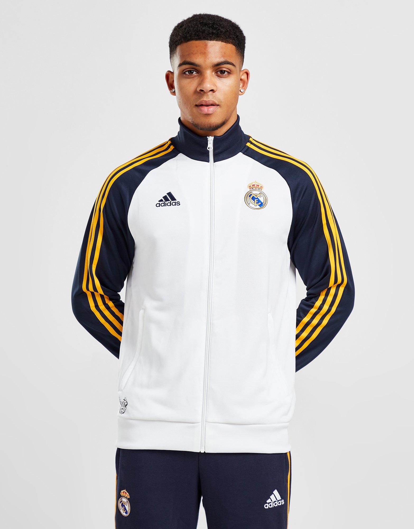 Aprovechar nada Perth Blackborough adidas chaqueta de chándal Real Madrid DNA 3 Stripes en Blanco | JD Sports  España