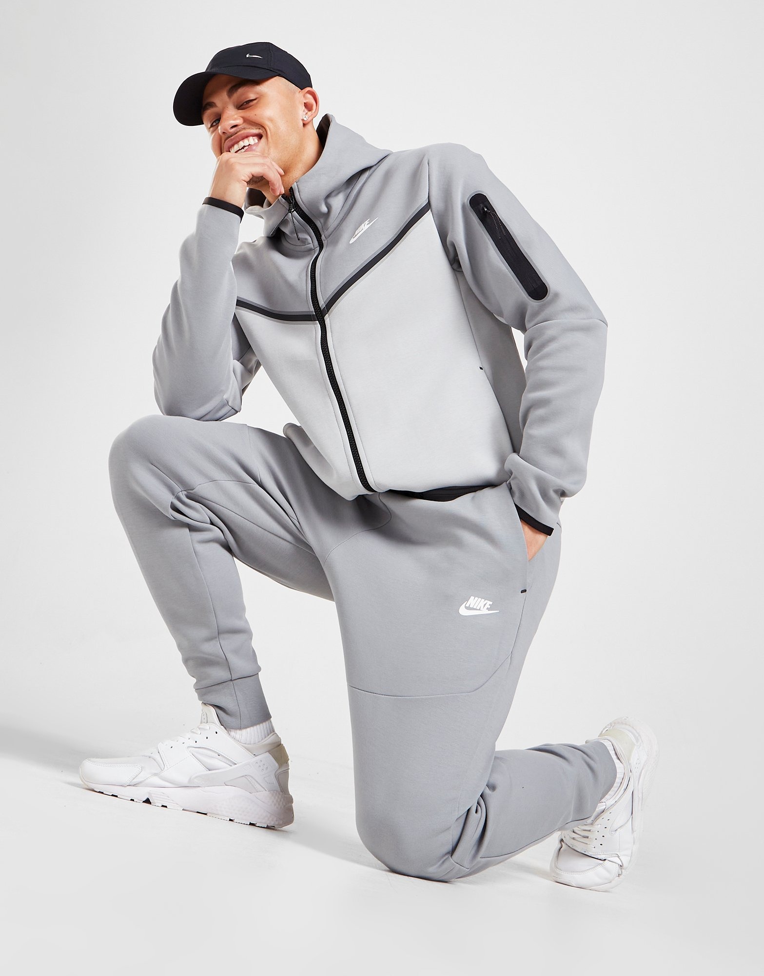 nike tech fleece jogger white