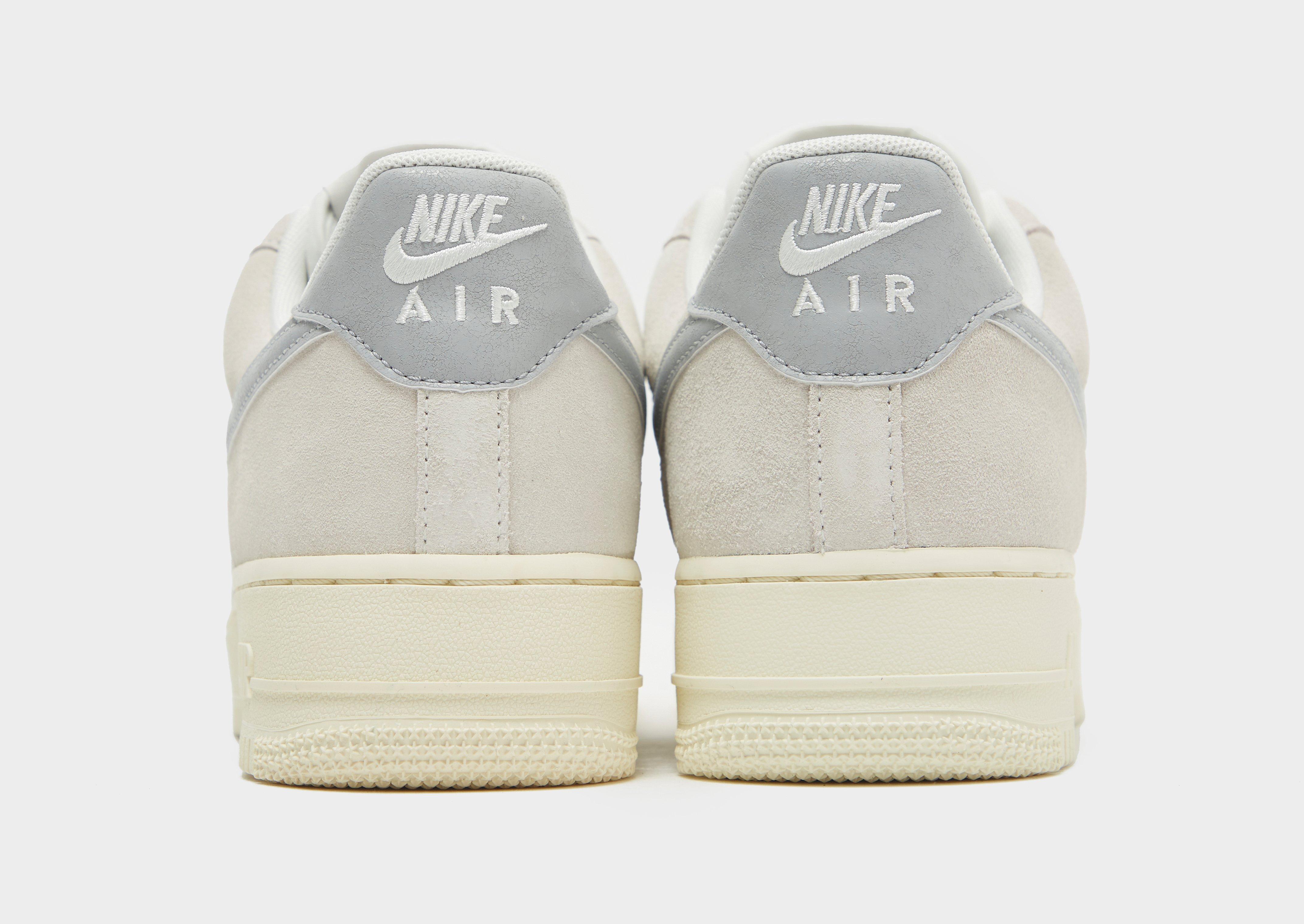 Nike Air Force 1 '07 LV8