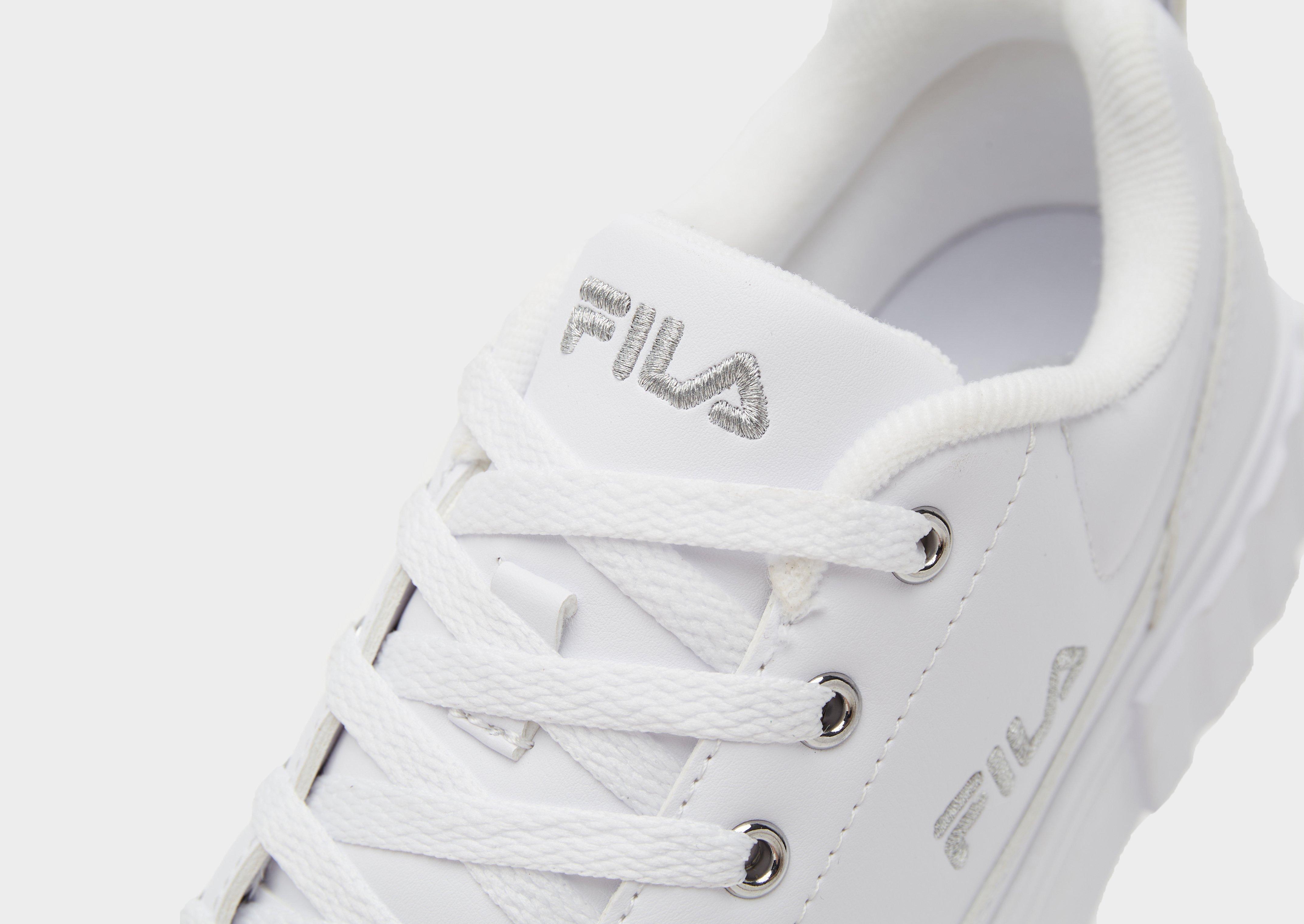 Fila plain shop white sneakers