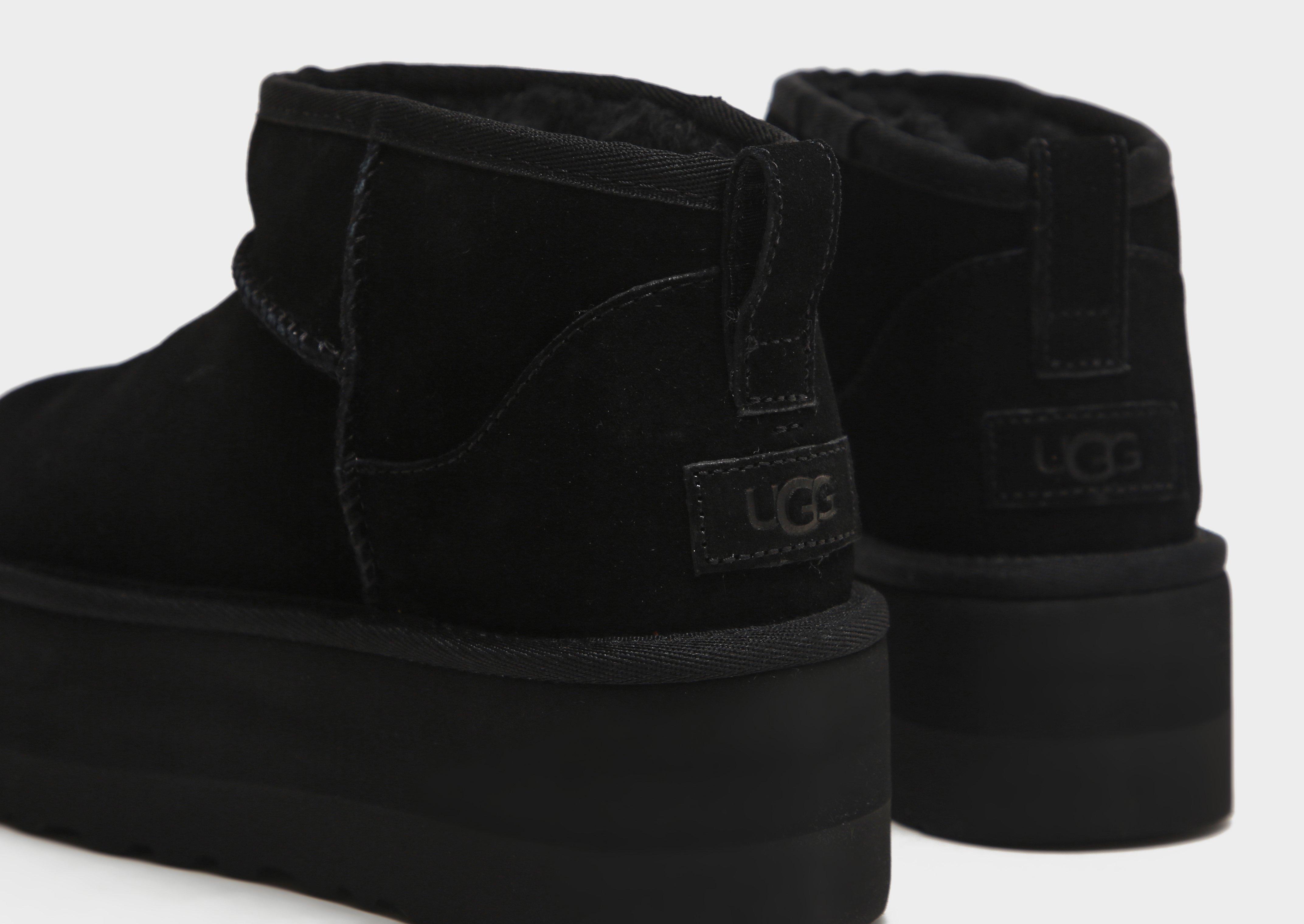 Mini ugg noir hot sale