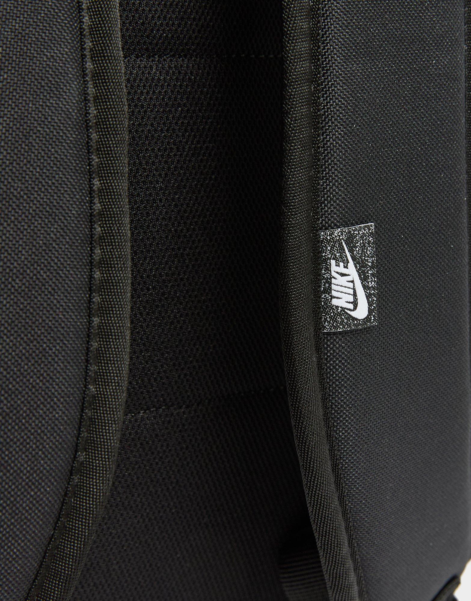 Nike Heritage 25L Backpack
