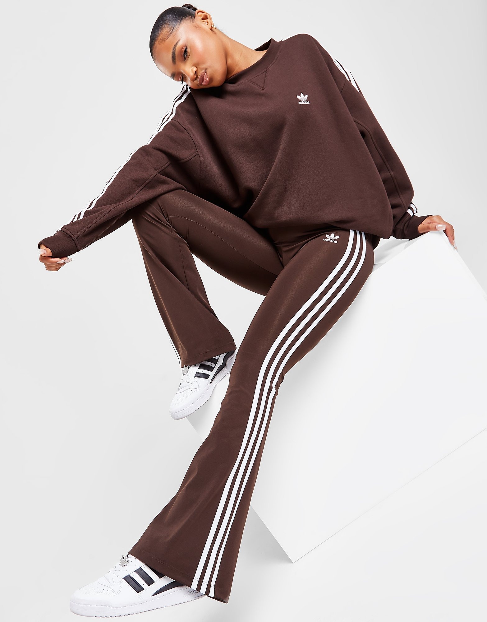 ecuación inalámbrico sagrado Compra adidas Originals Flare Leggings en Marrón