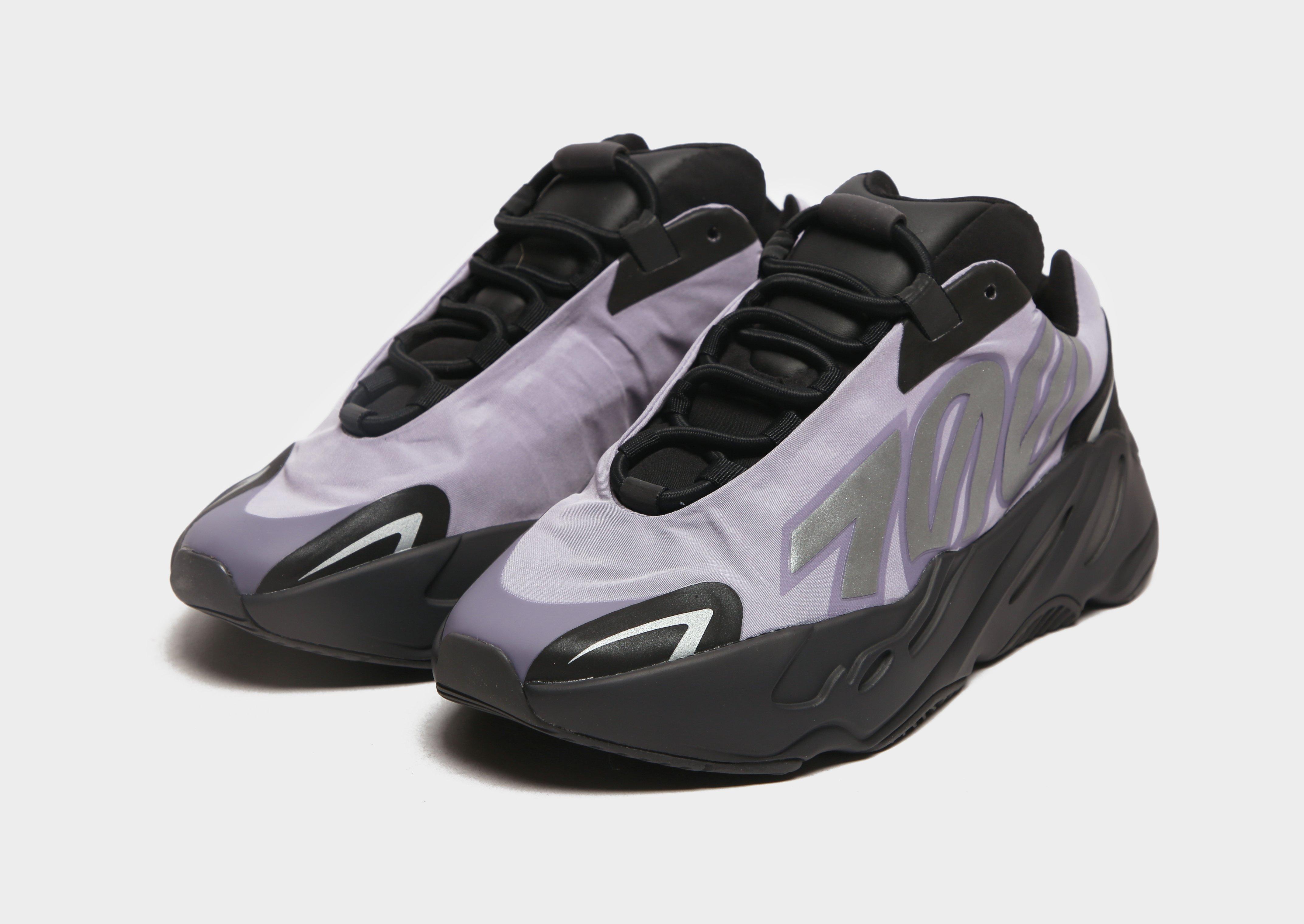 adidas YZY 700 MNVN