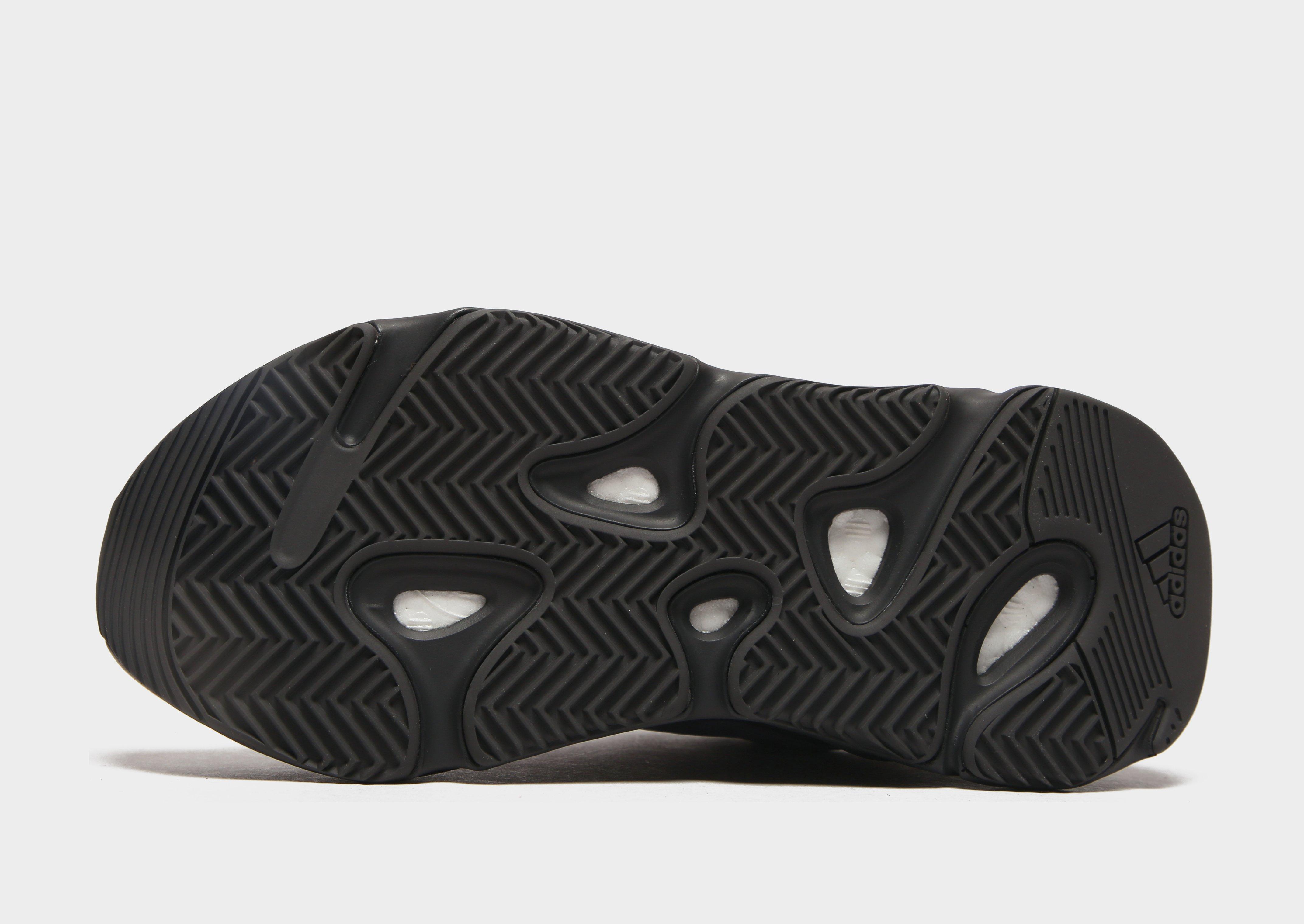 adidas YZY 700 MNVN