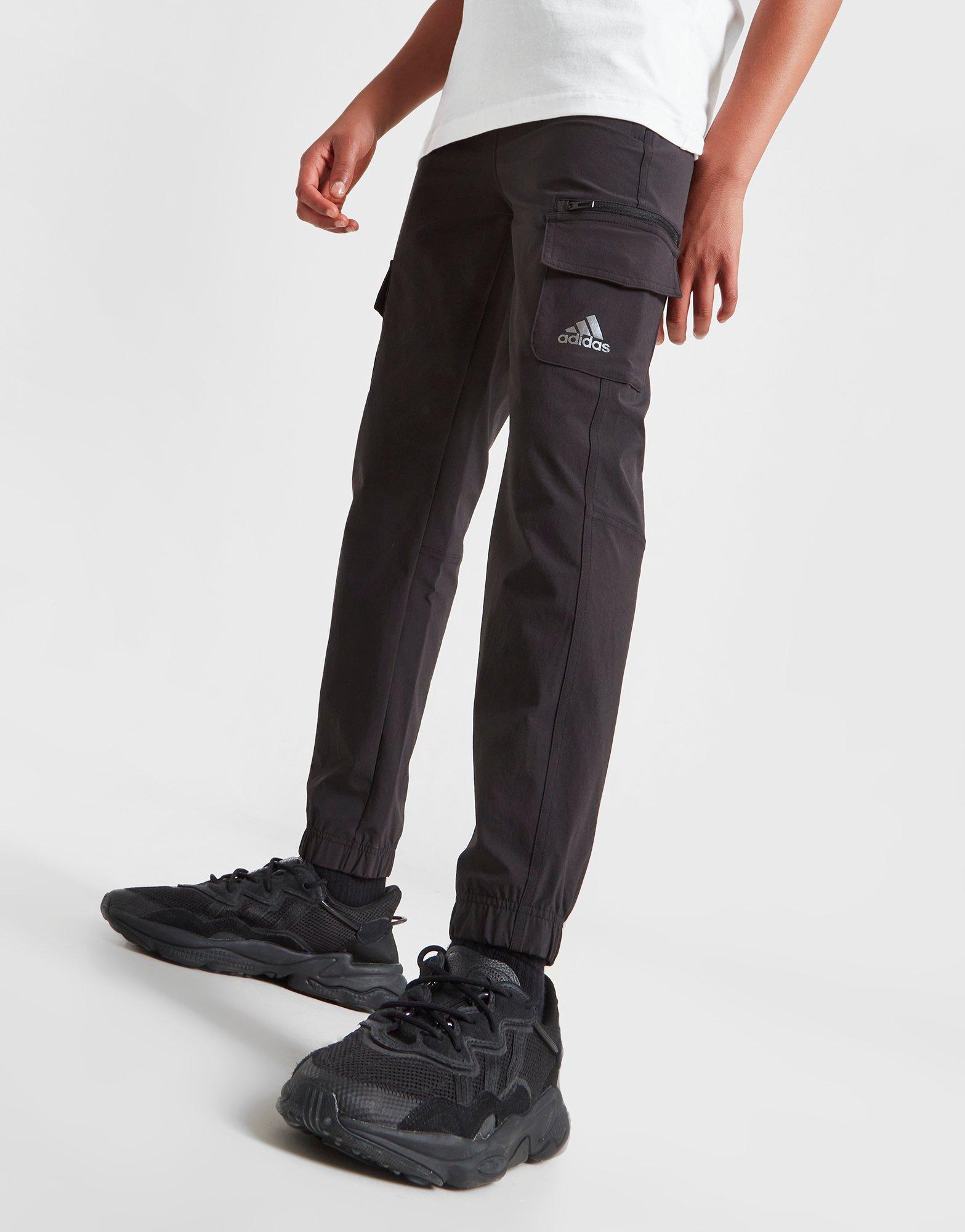 Pantaloni adidas aperti ai on sale lati