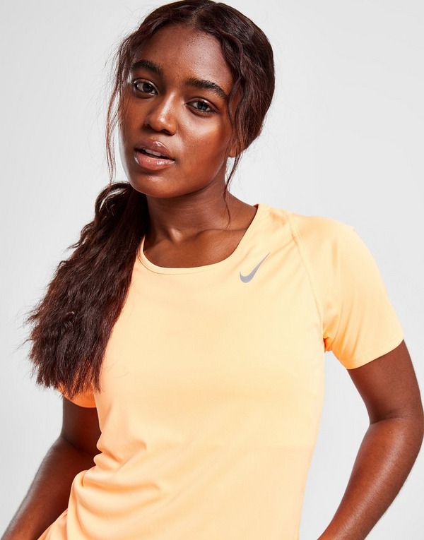 Construir sobre expedido biografía Nike Running Race camiseta de manga corta en Naranja | JD Sports España