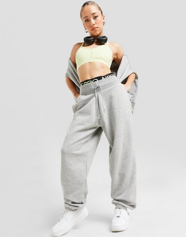 Does anyone know where I can get baggy track pants (Germany) : r/Nike