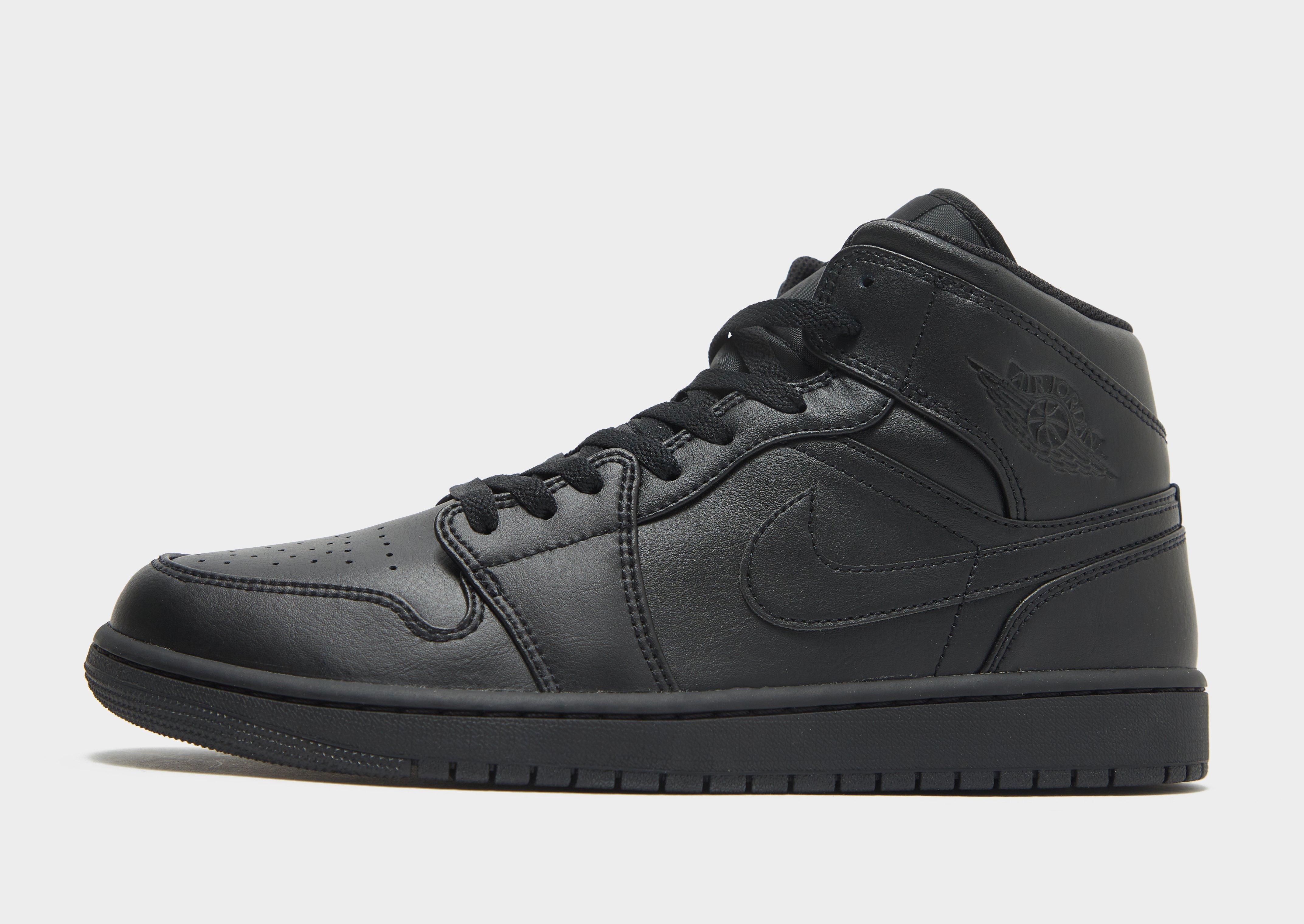 Black on sale jordan 1s