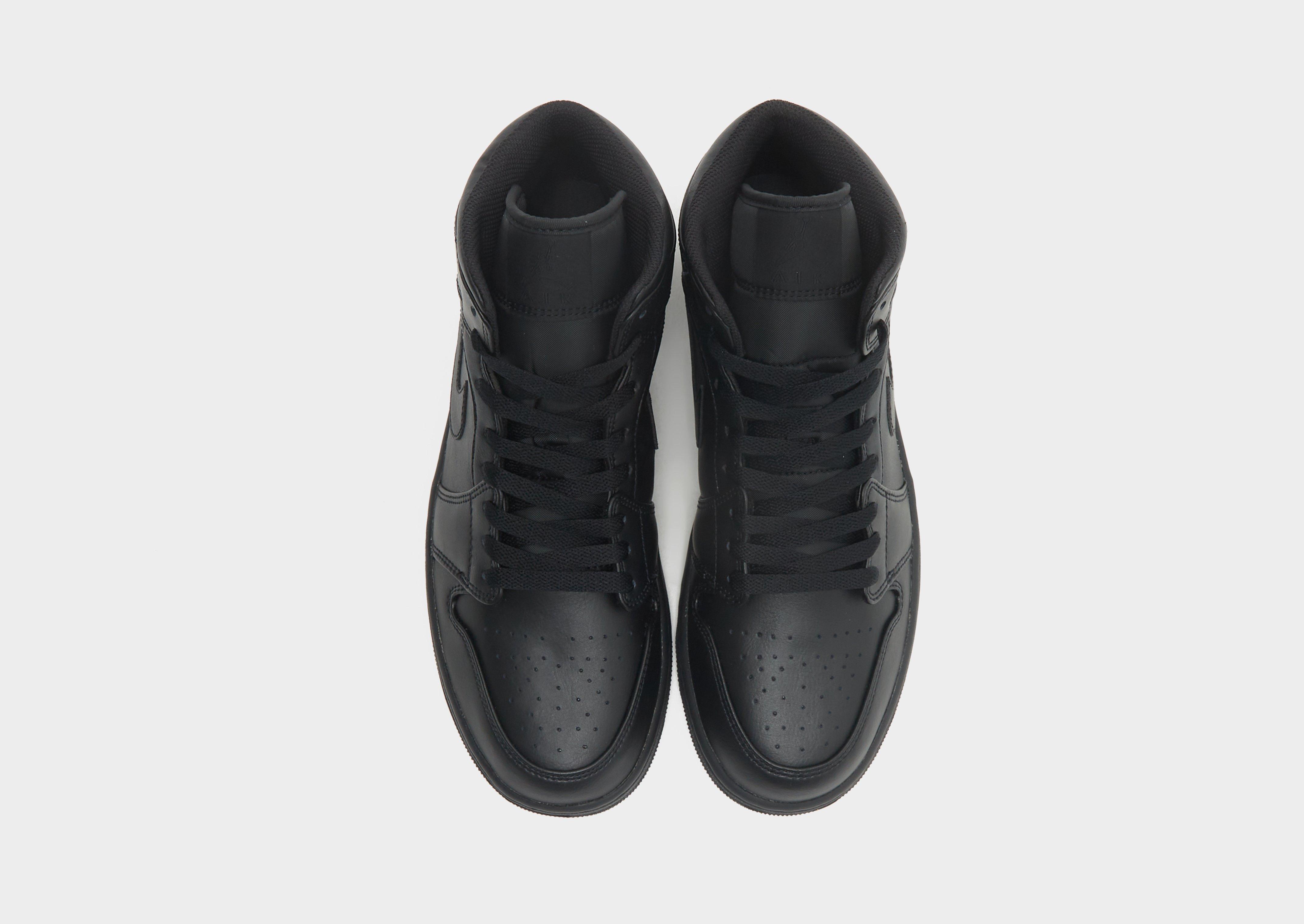 All black store jordans 1