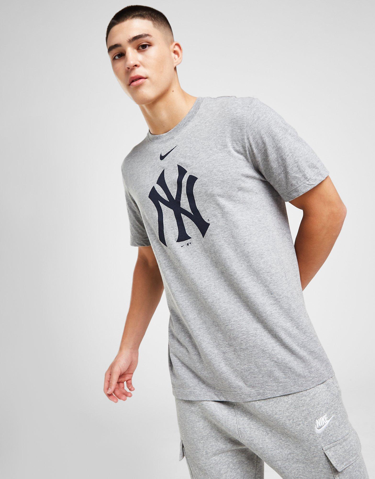 Nike MLB New York Yankees Large Logo T-Shirt