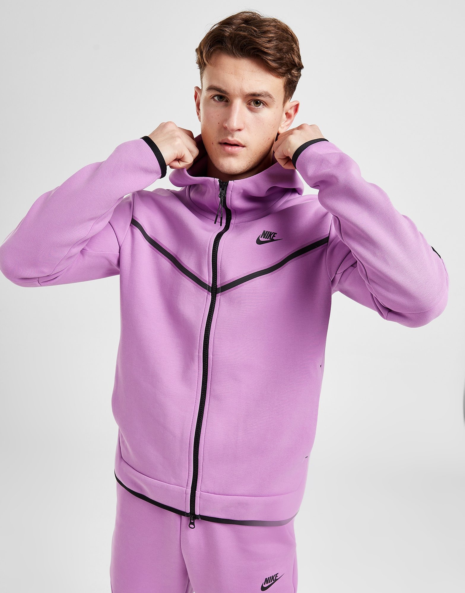 licht roze nike tech fleece
