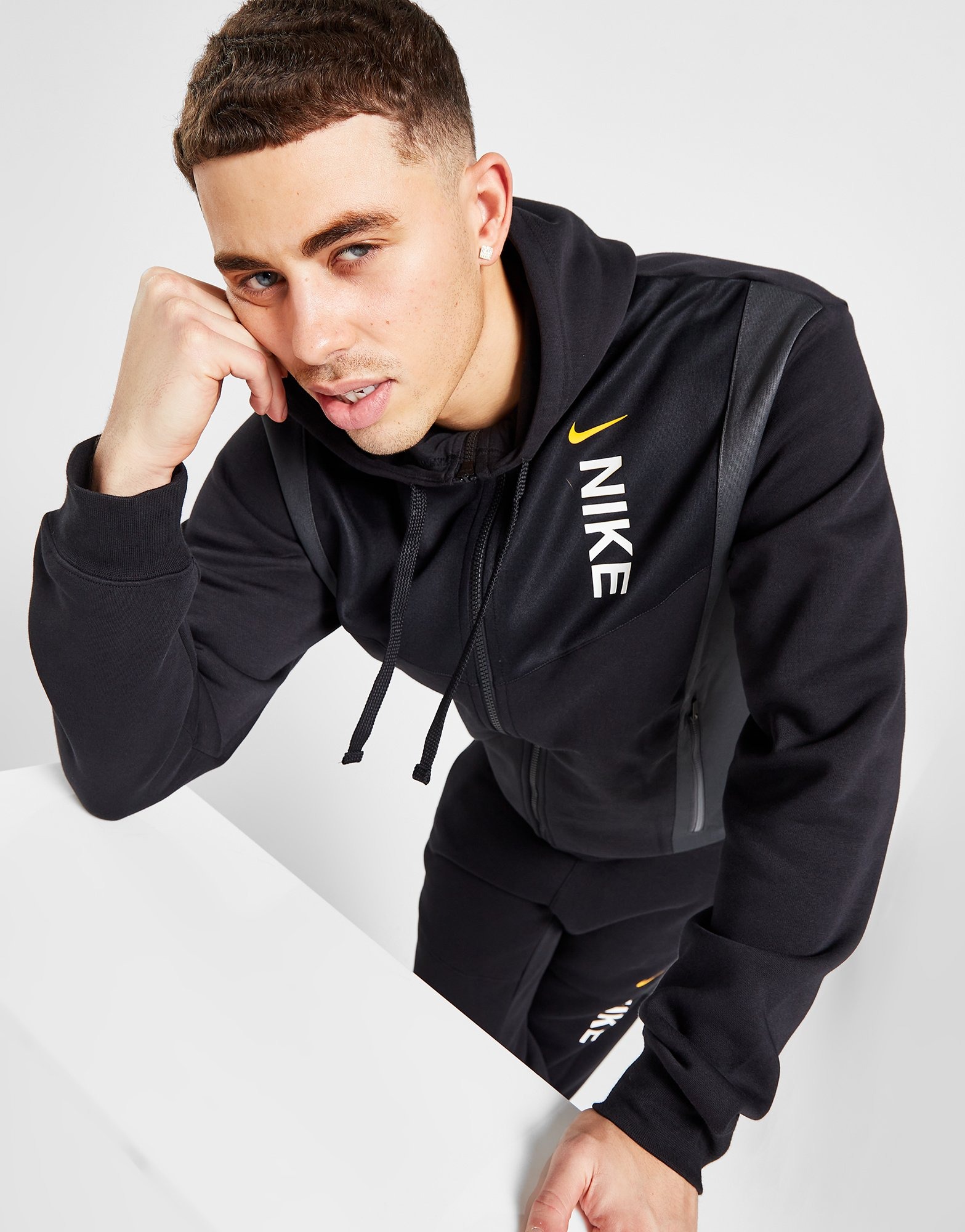 Vamos realeza Párrafo Nike chaqueta de chándal Hybrid en Negro | JD Sports España