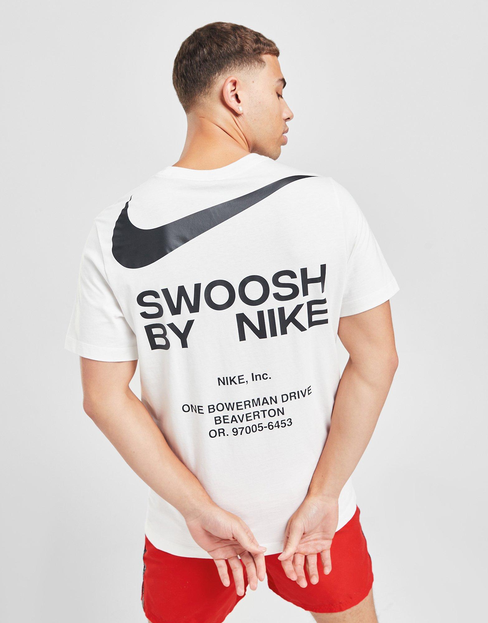 Camiseta Nike Swoosh blanca con de hombre - JD Sports