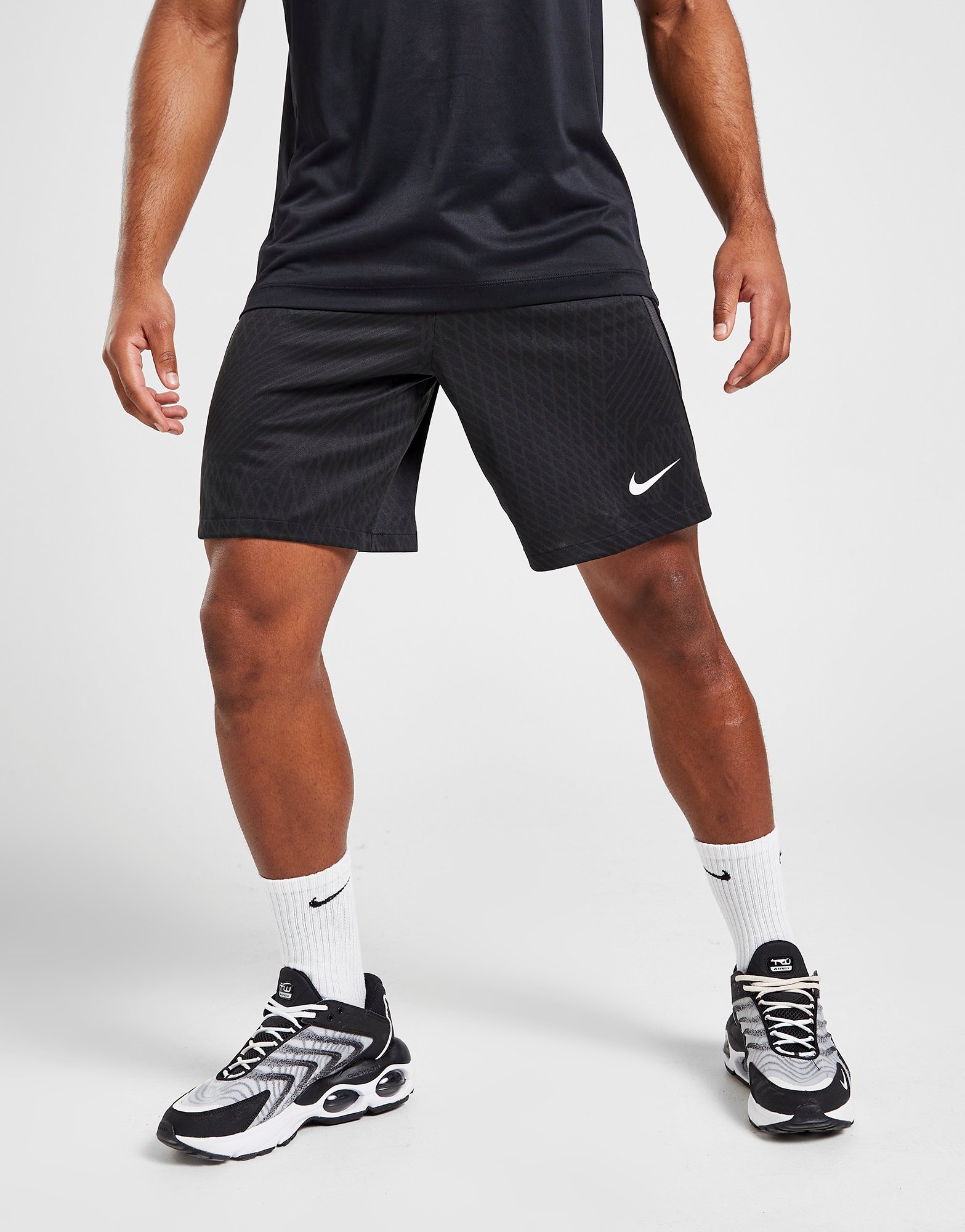 frost Overleve udtale Black Nike Strike Shorts | JD Sports UK