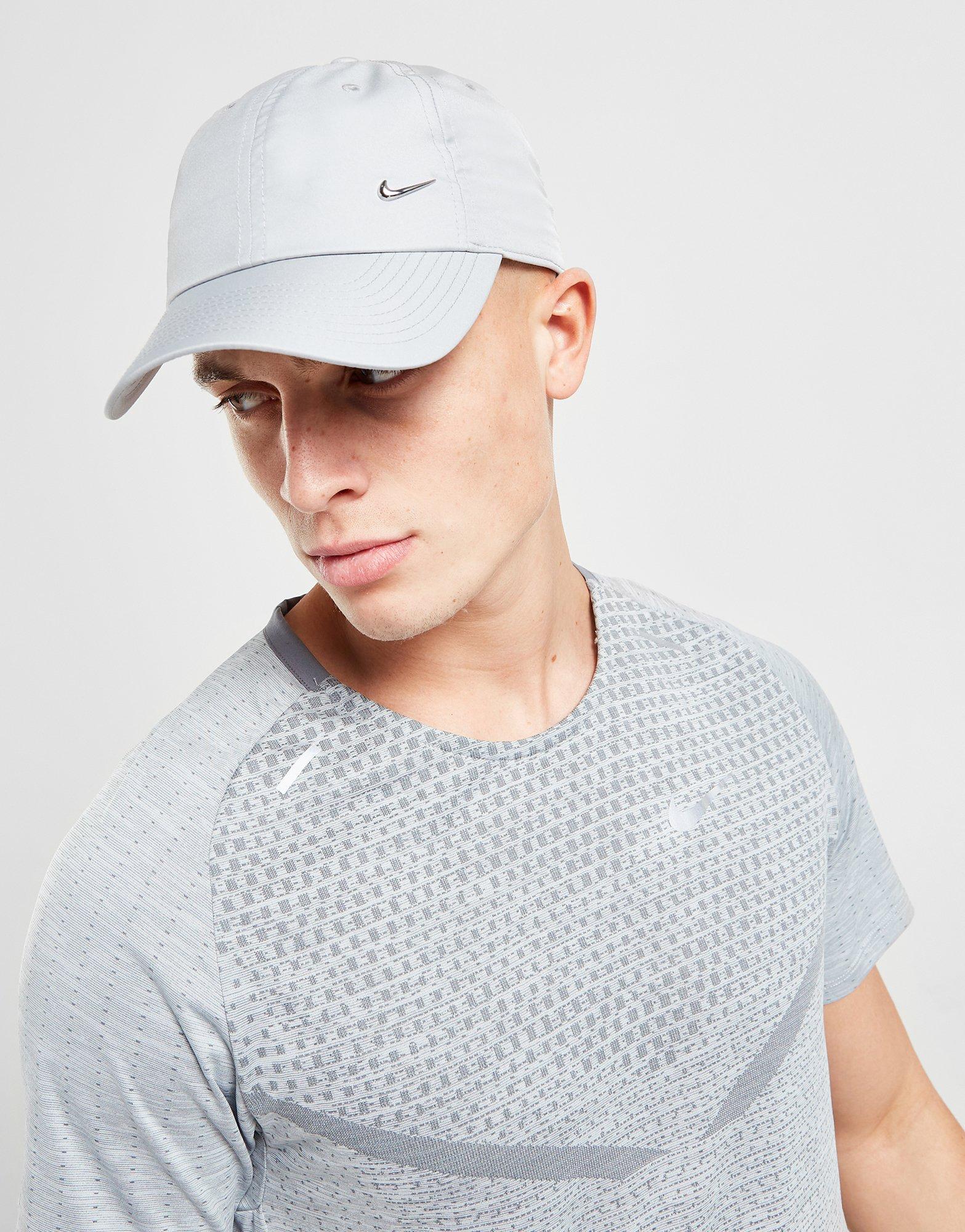 Side Swoosh en Gris | JD Sports España