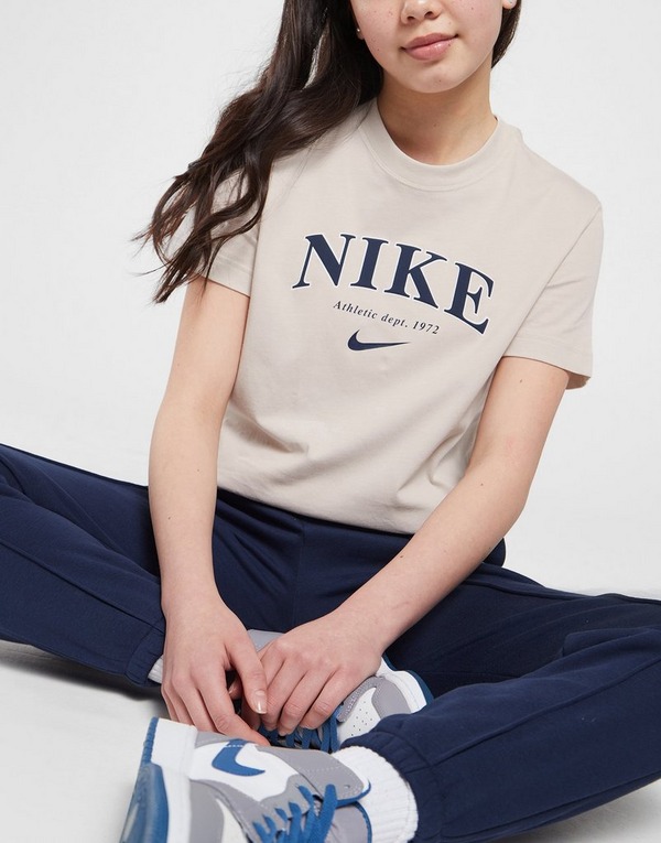 Turista Poder refugiados Brown Nike Girls' Trend Boyfriend T-Shirt Junior | JD Sports Global