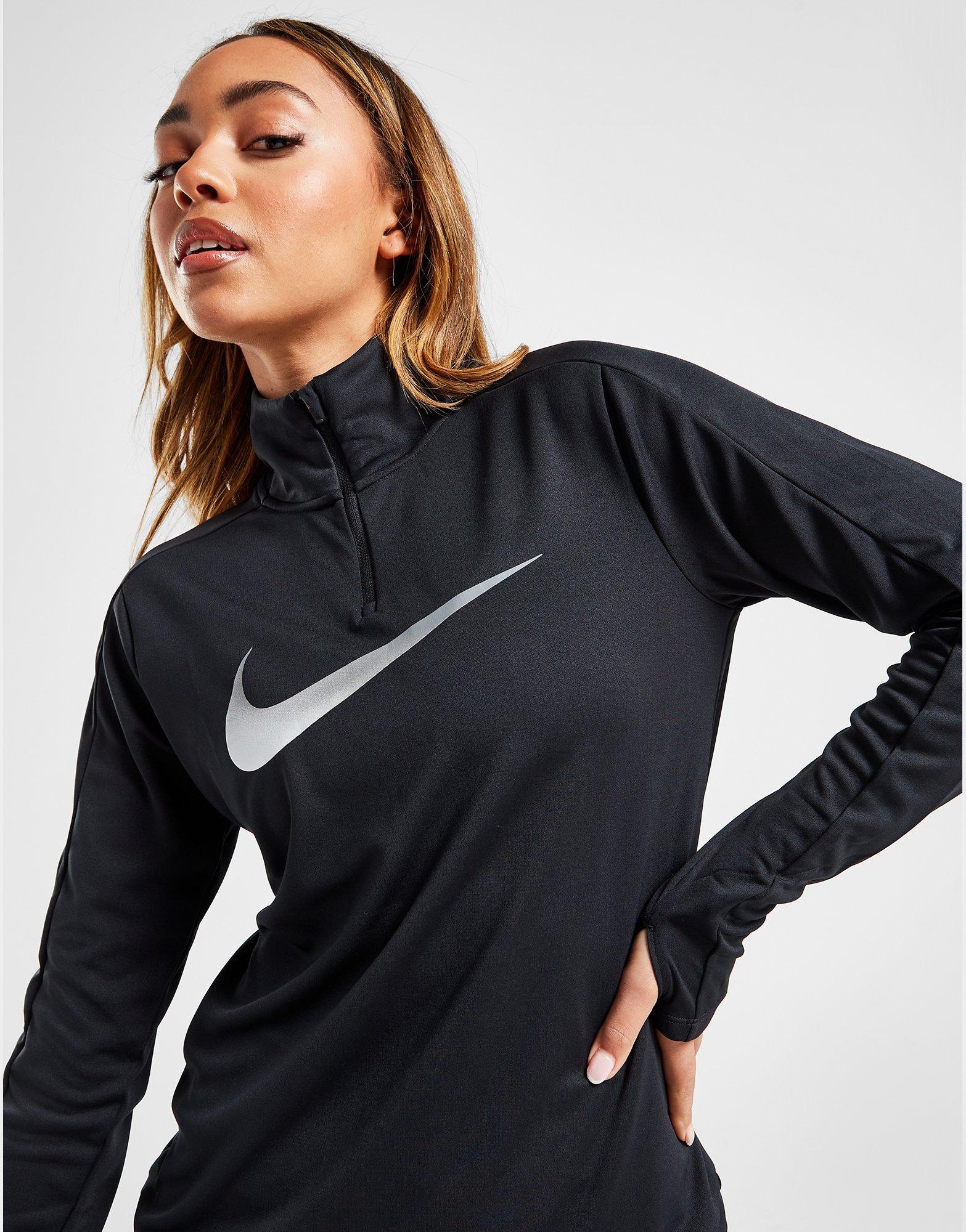 Extremistas postura título Black Nike Running Swoosh 1/4 Zip Dri-FIT Top - JD Sports Ireland