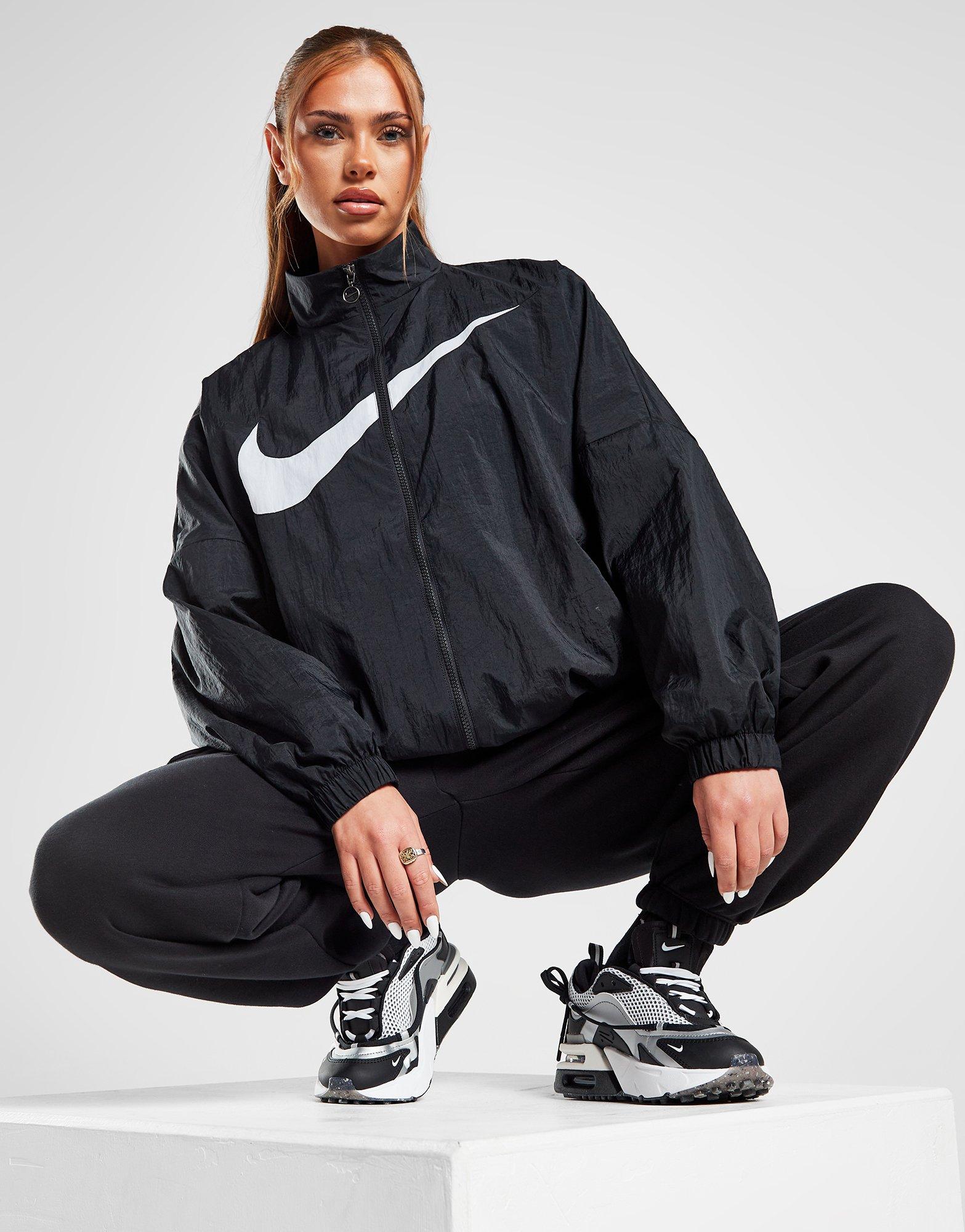 Verwacht het Toegeven Niet genoeg Black White Nike Swoosh Woven Jacket | JD Sports