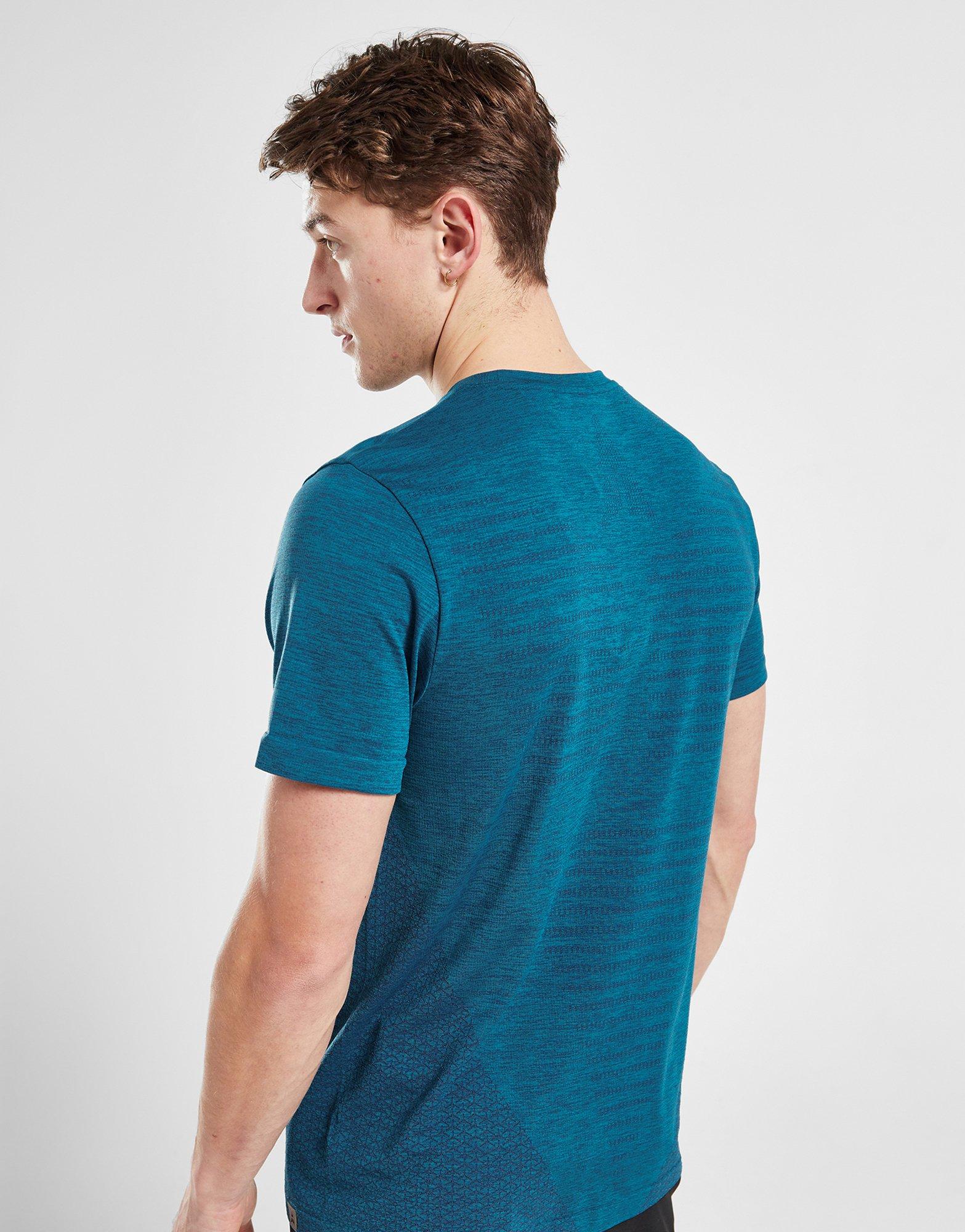 TECHNICALS Cross Seamless T-Shirt