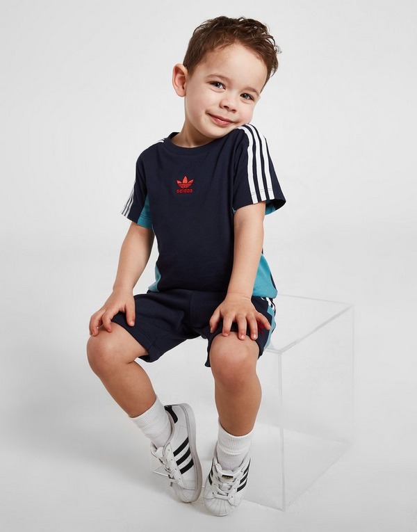 tryllekunstner Badeværelse hund Blue adidas Originals Chevron Colour Block T-Shirt/Shorts Set Infant | JD  Sports Global