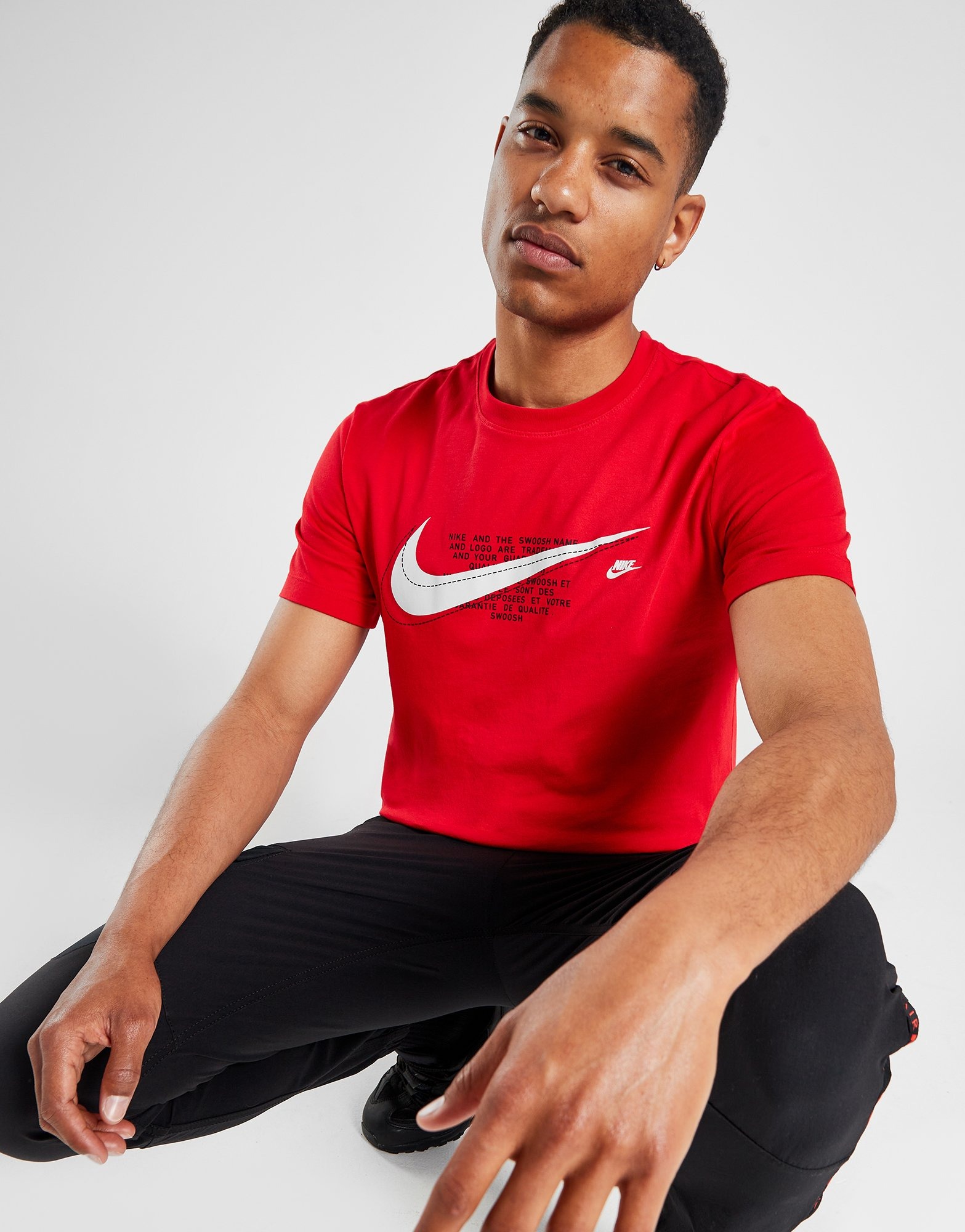 spejder Dårlig skæbne undertrykkeren Red Nike Swoosh T-Shirt - JD Sports Ireland