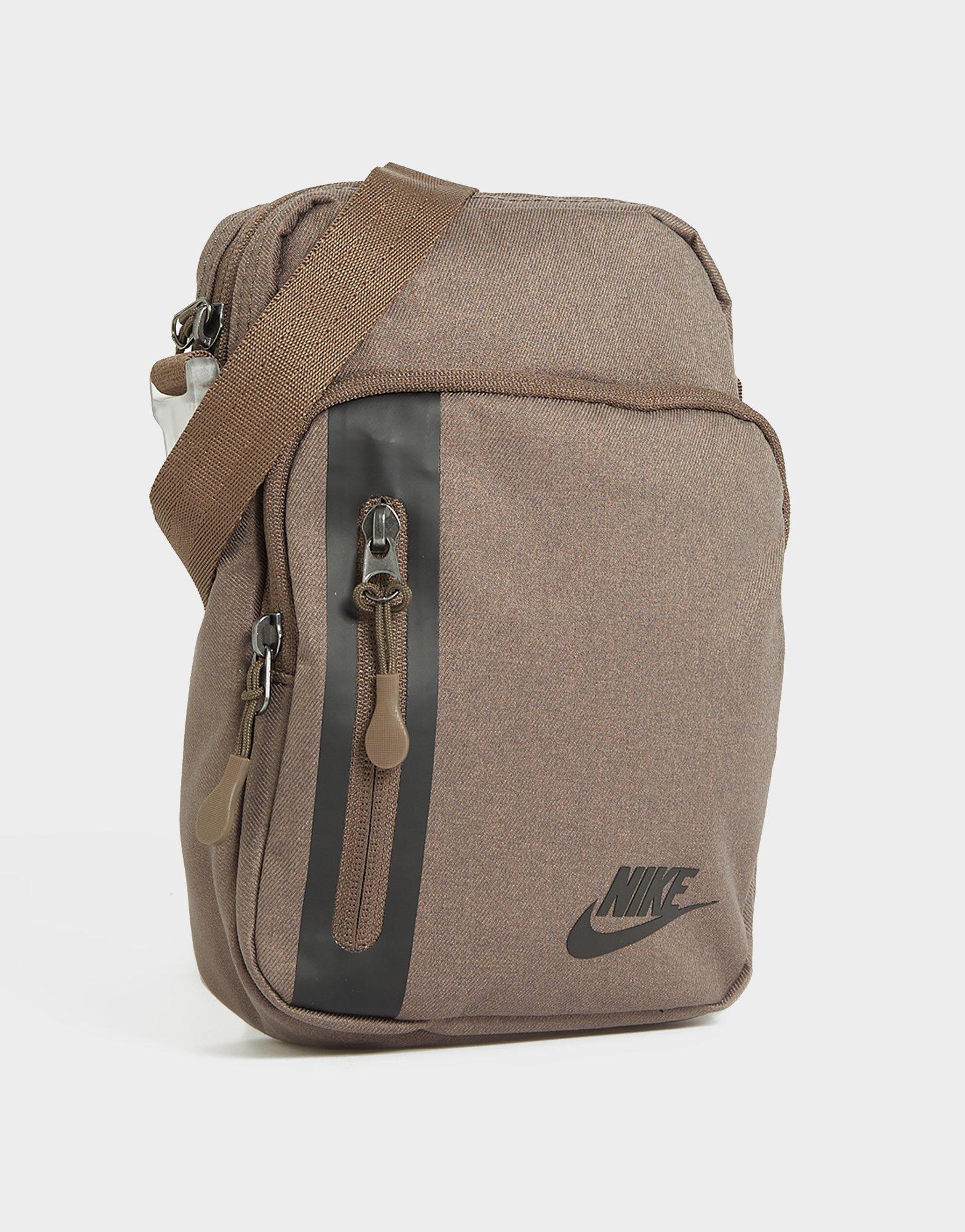 Nike Elemental Premium Crossbody Bag