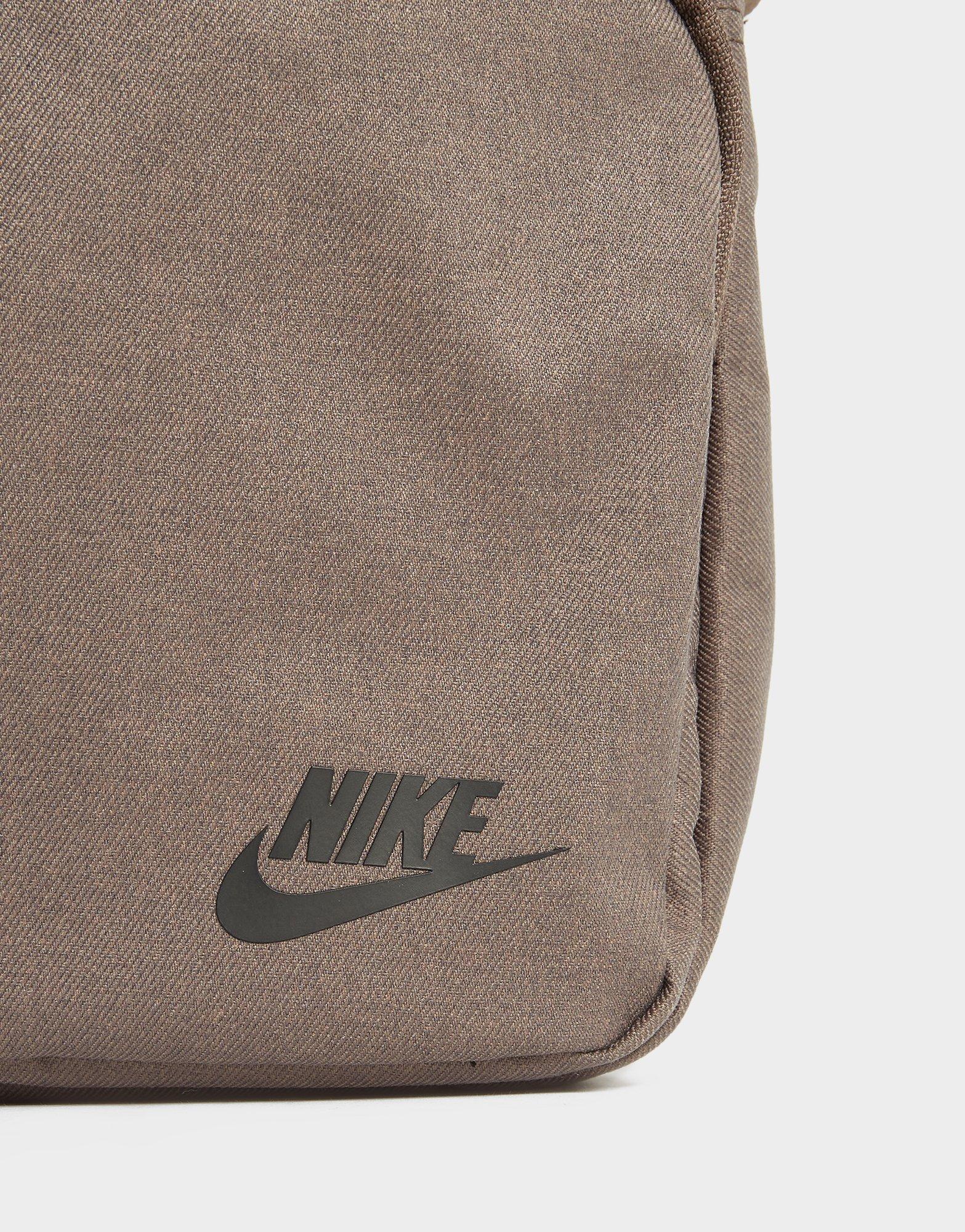 Nike Elemental Premium Crossbody Bag