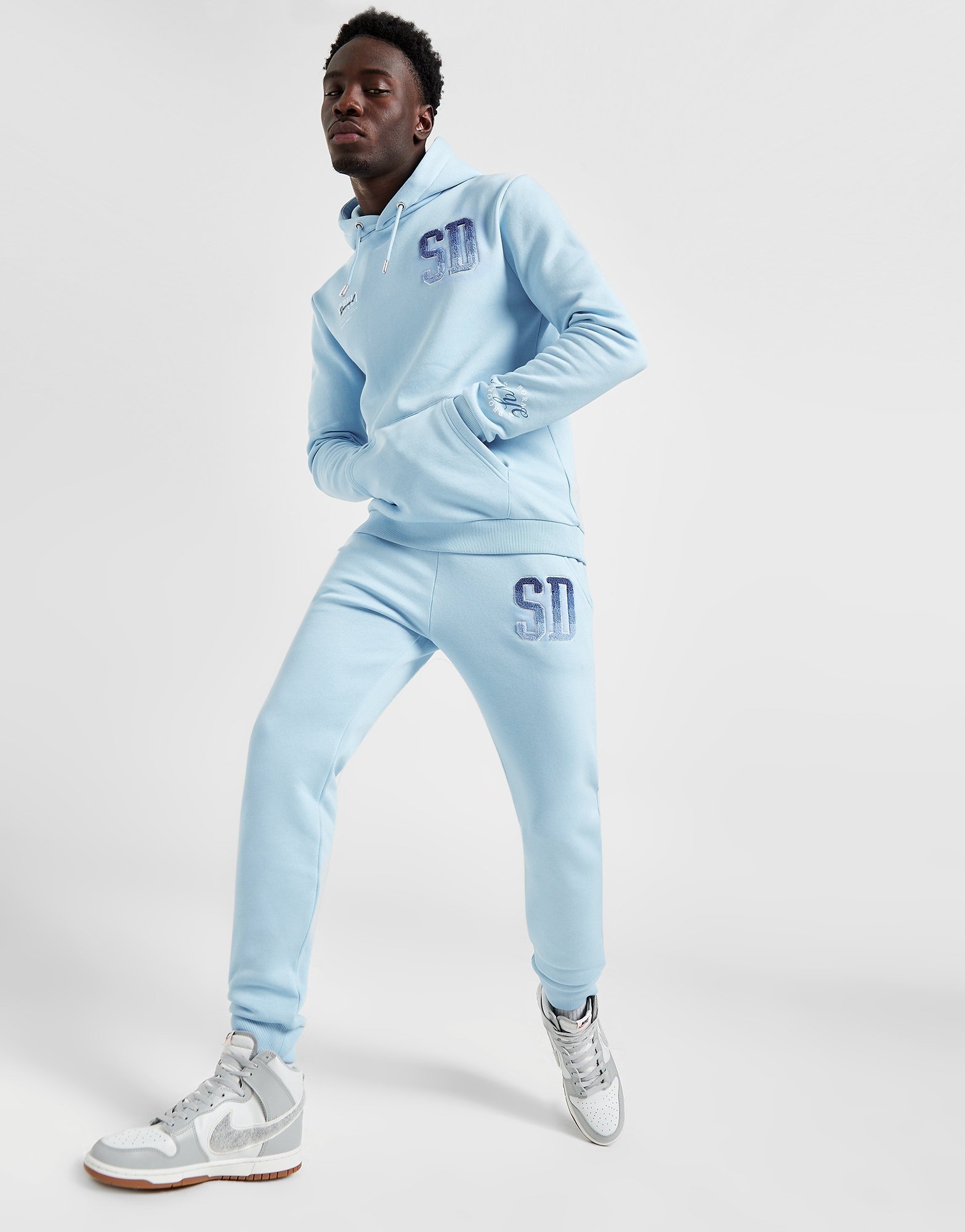 Compra Supply Demand pantalón chándal Contra en Azul