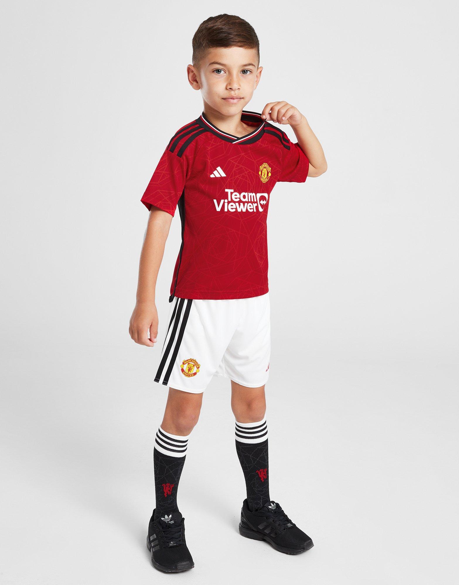 Manchester united football store kit for juniors