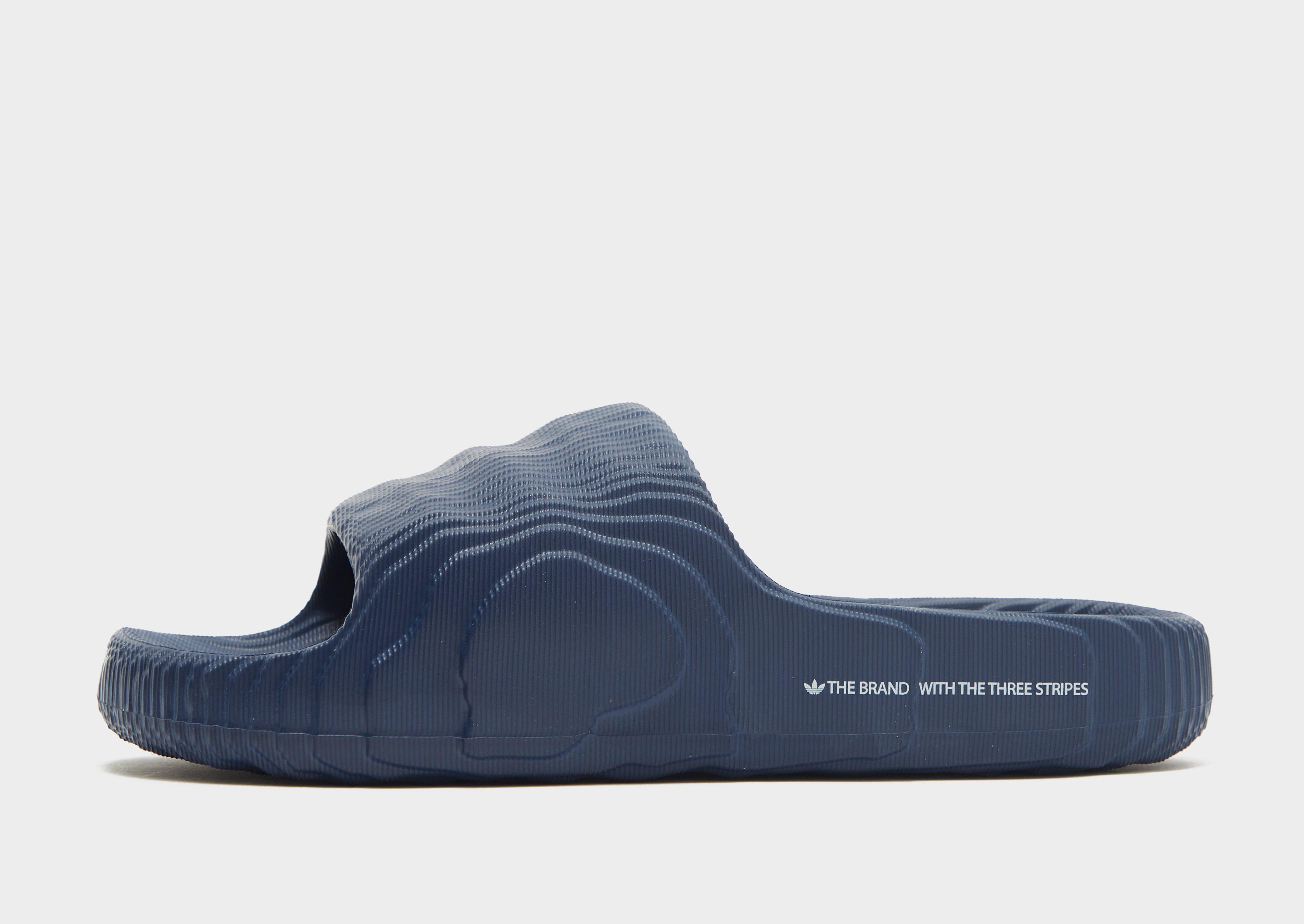 adidas Originals Chancla Adilette 22 en Azul Oscuro