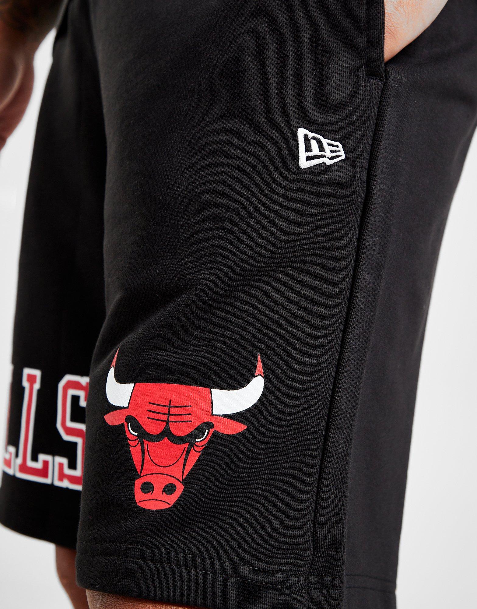 New Era Men's Chicago Bulls NBA Team Logo Shorts Black-Large