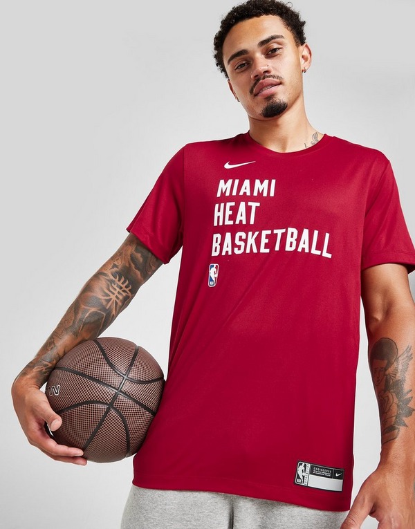 Suplemento Ilegible perjudicar Red Nike NBA Miami Heat Essential T-Shirt - JD Sports Ireland
