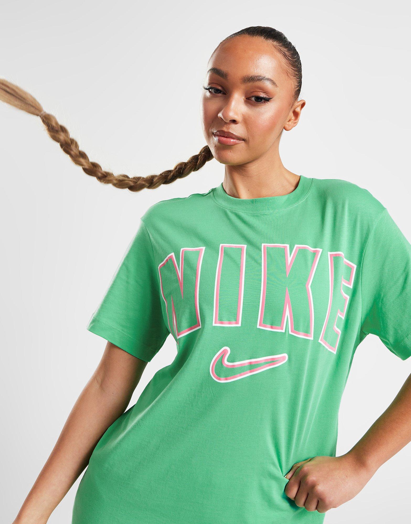 Proof Pay attention to Plain Green Nike Varsity Boyfriend T-Shirt | JD Sports Global