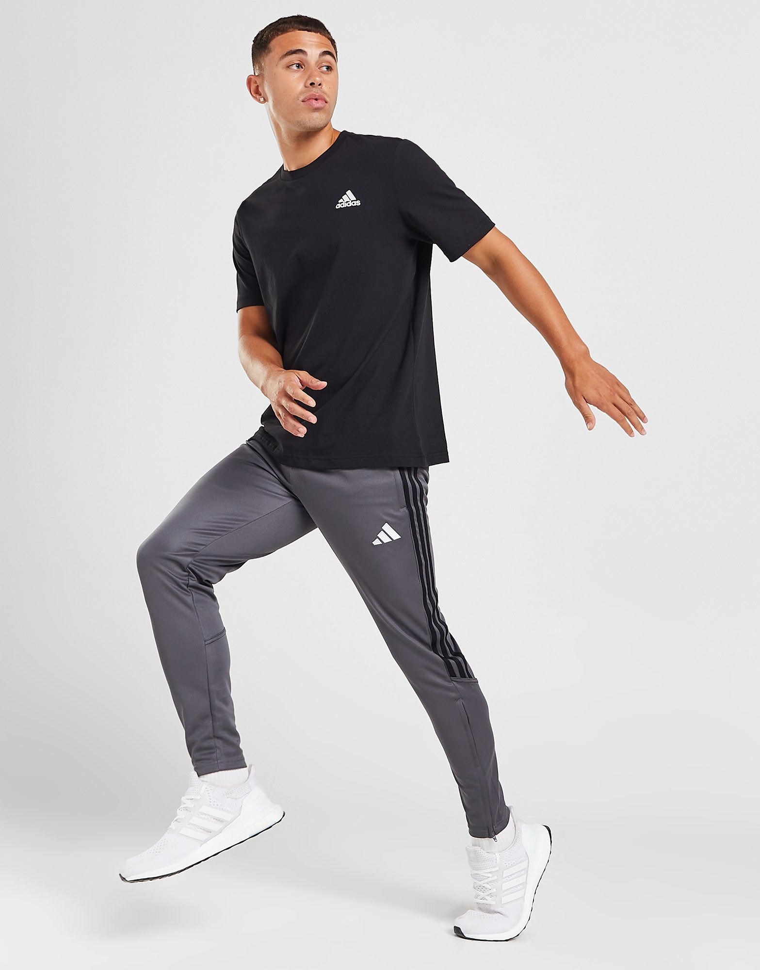 Pantalon de jogging adidas Junior en partie matière recyclée respirante  noire à coupe slim et taille élastiquée