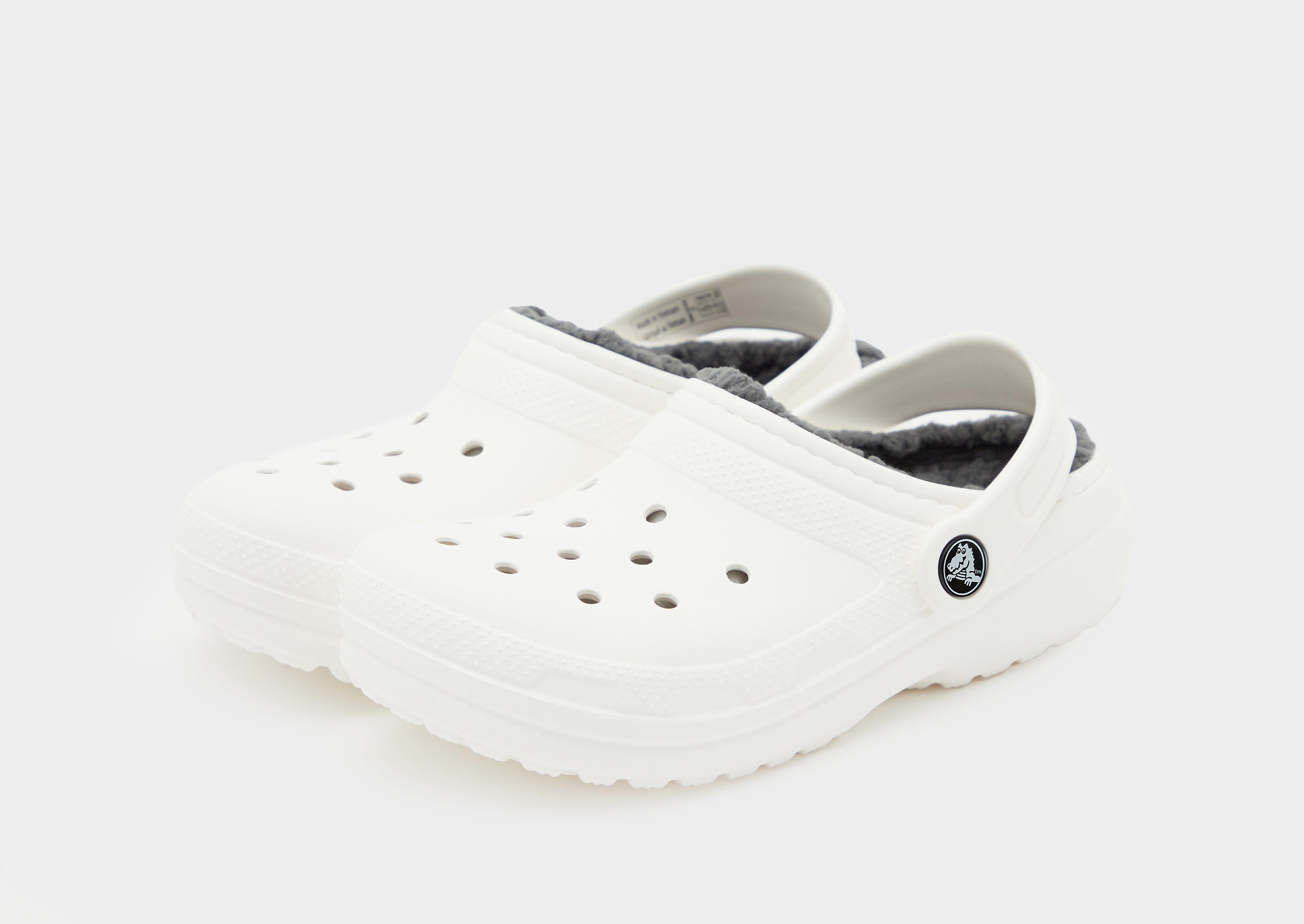 White best sale crocs fur