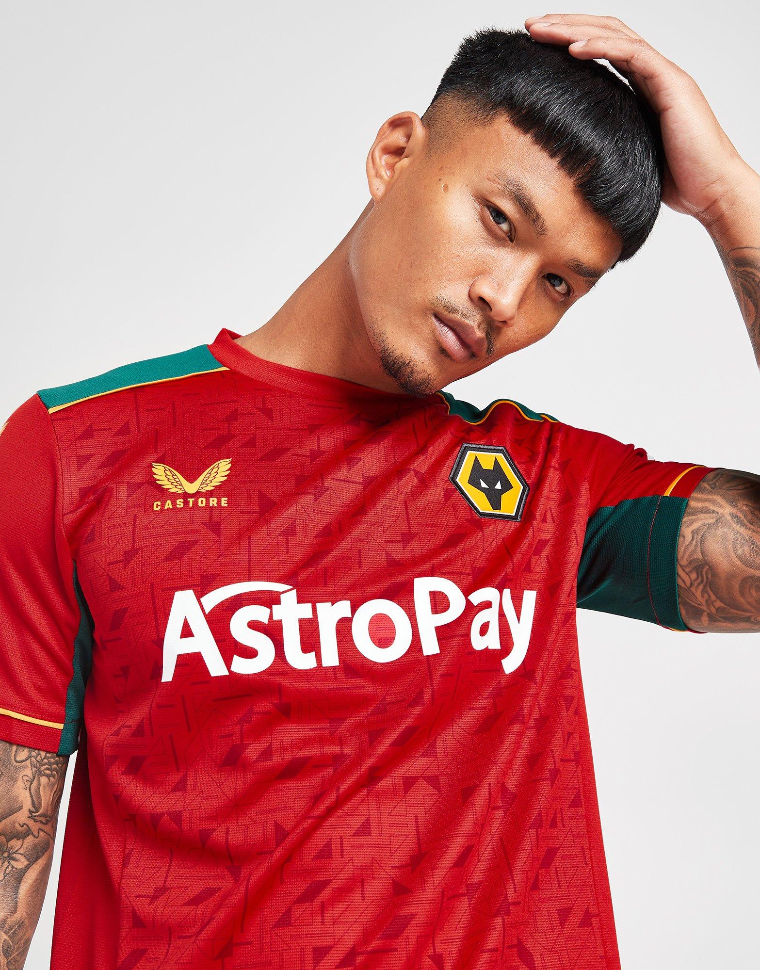 Wolves store kit away