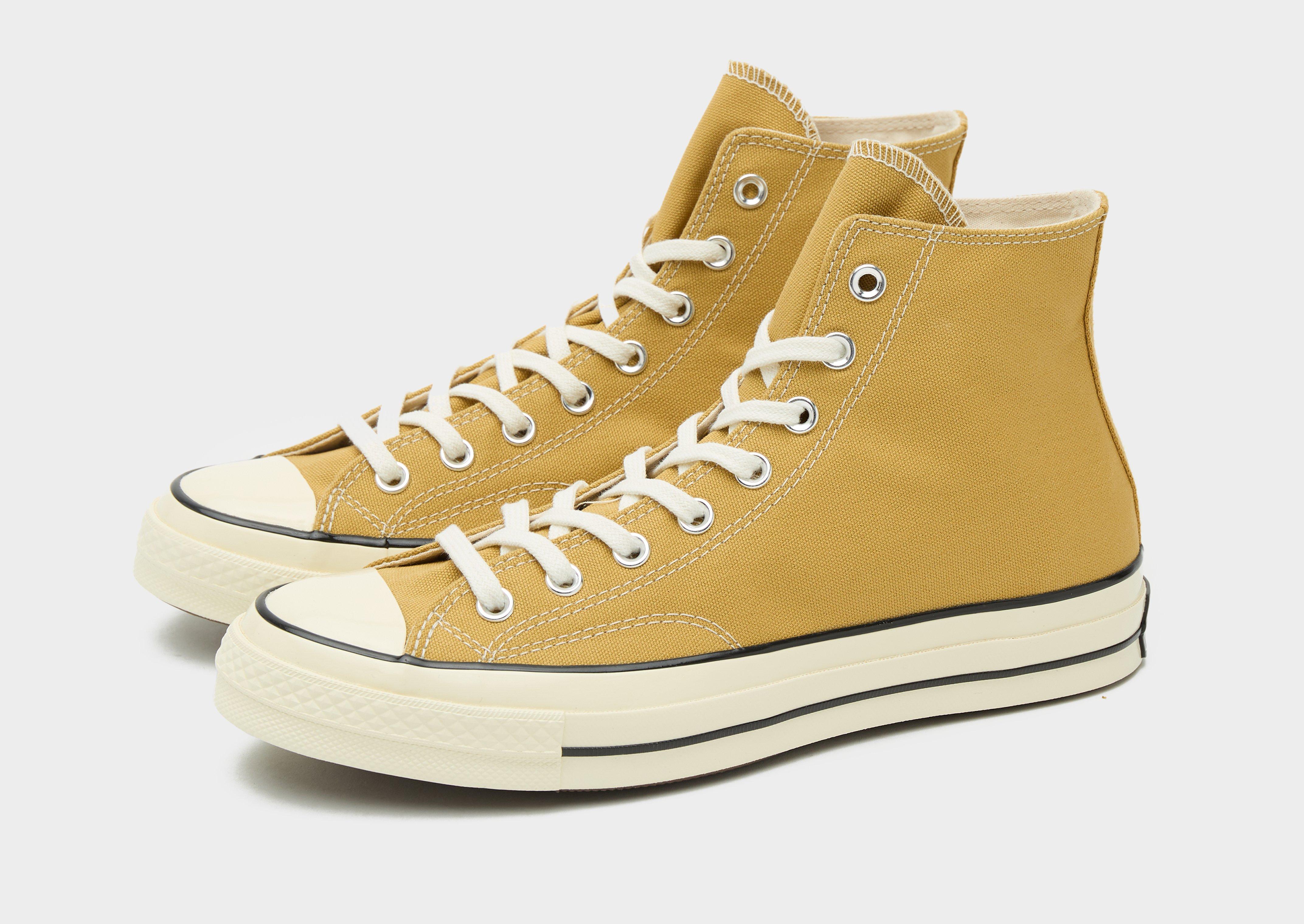 Yellow converse deals tennis shoes