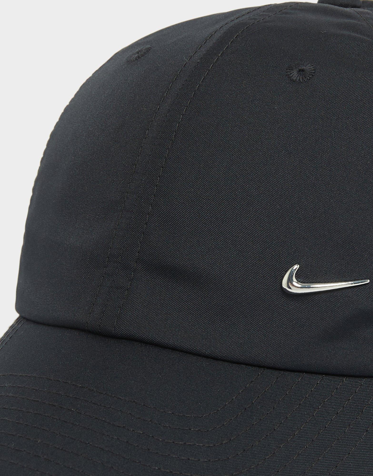 Nike Casquette en métal pour homme avec logo Swoosh – Noir/argenté  métallisé, taille unique : : Mode